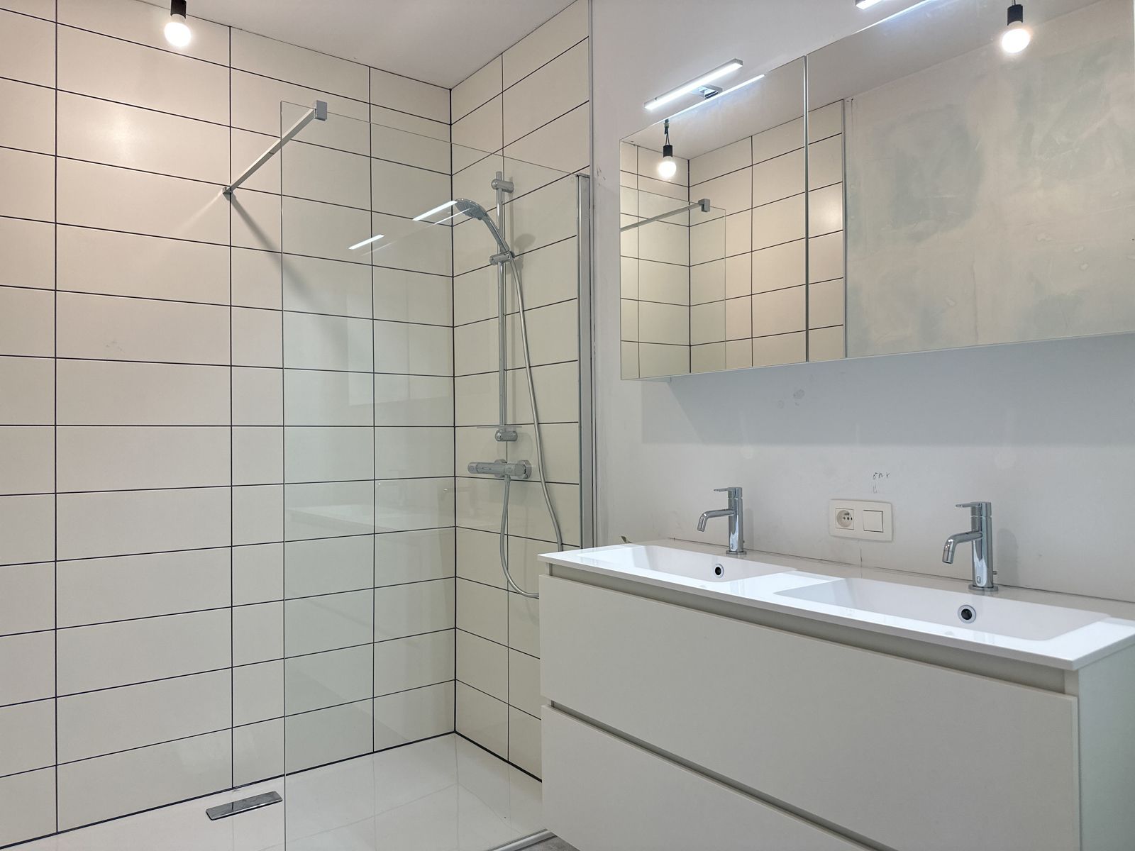 Nieuwbouwappartement met 2 slaapkamers en 2 terrassen! foto 11