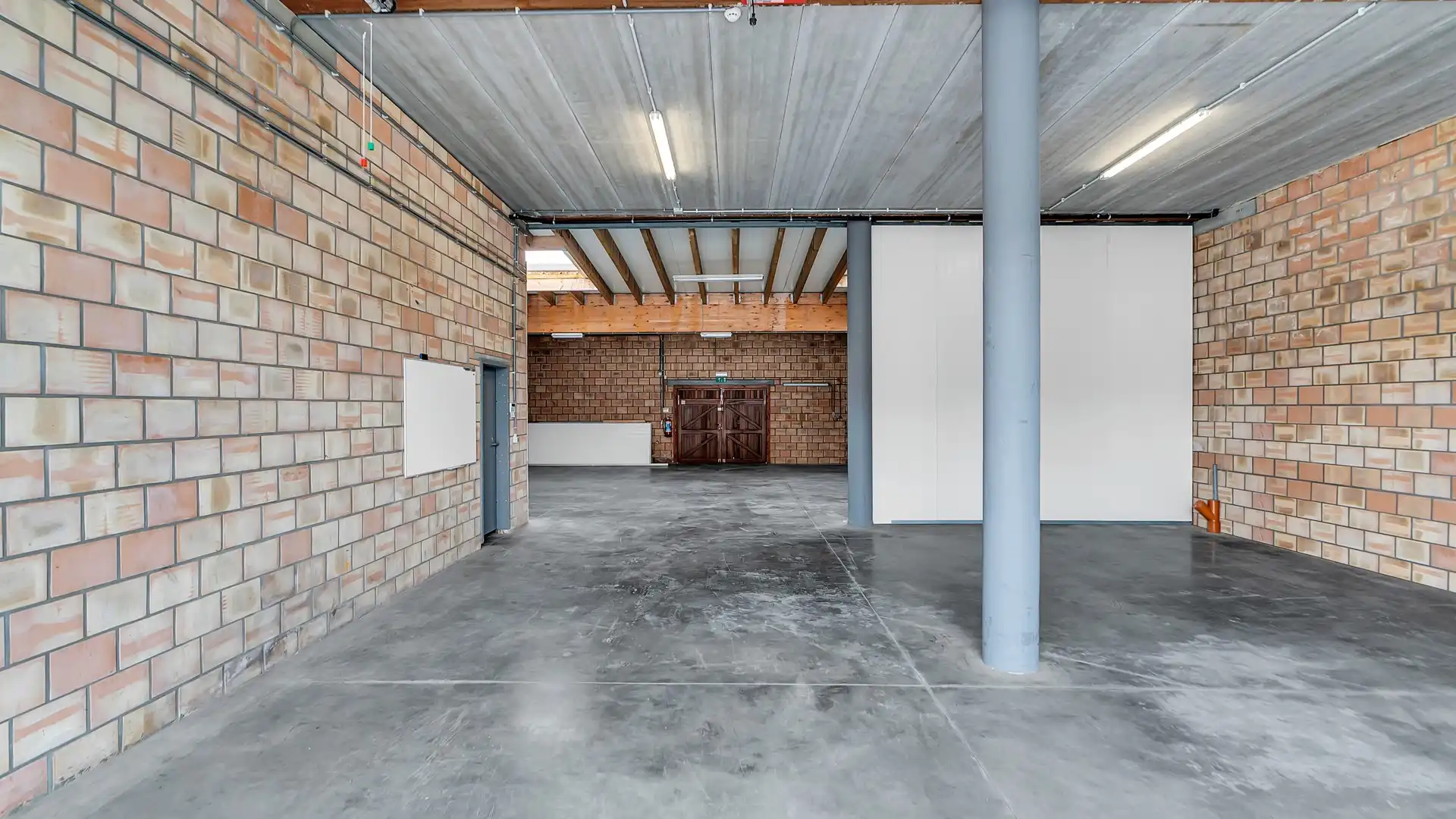 Multifunctioneel KMO-pand met magazijn en woongelegenheid te As foto 15