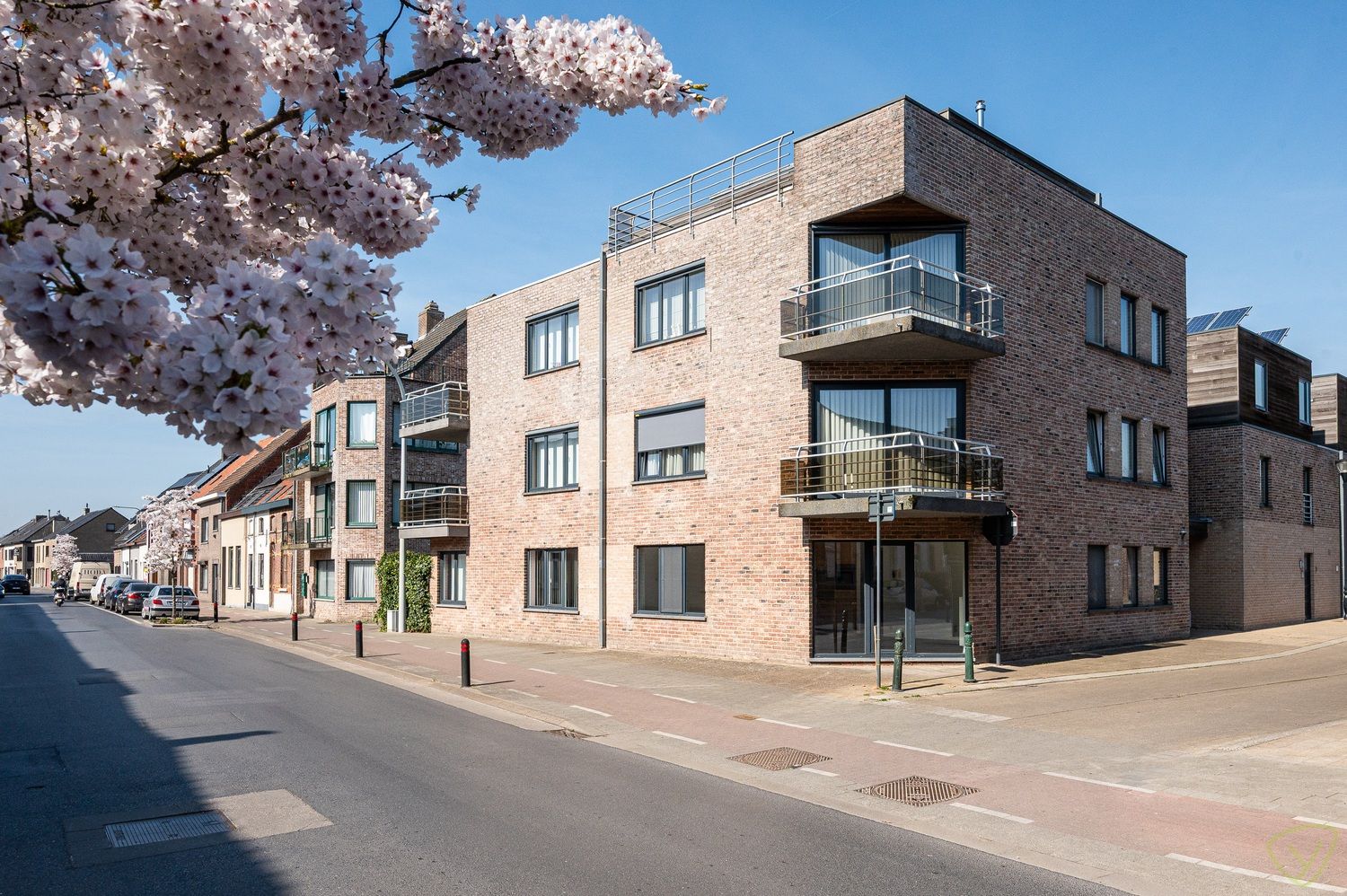 Instapklaar Gelijkvloers Appartement in Eeklo: Comfort en Ruimte op Toplocatie foto {{pictureIndex}}