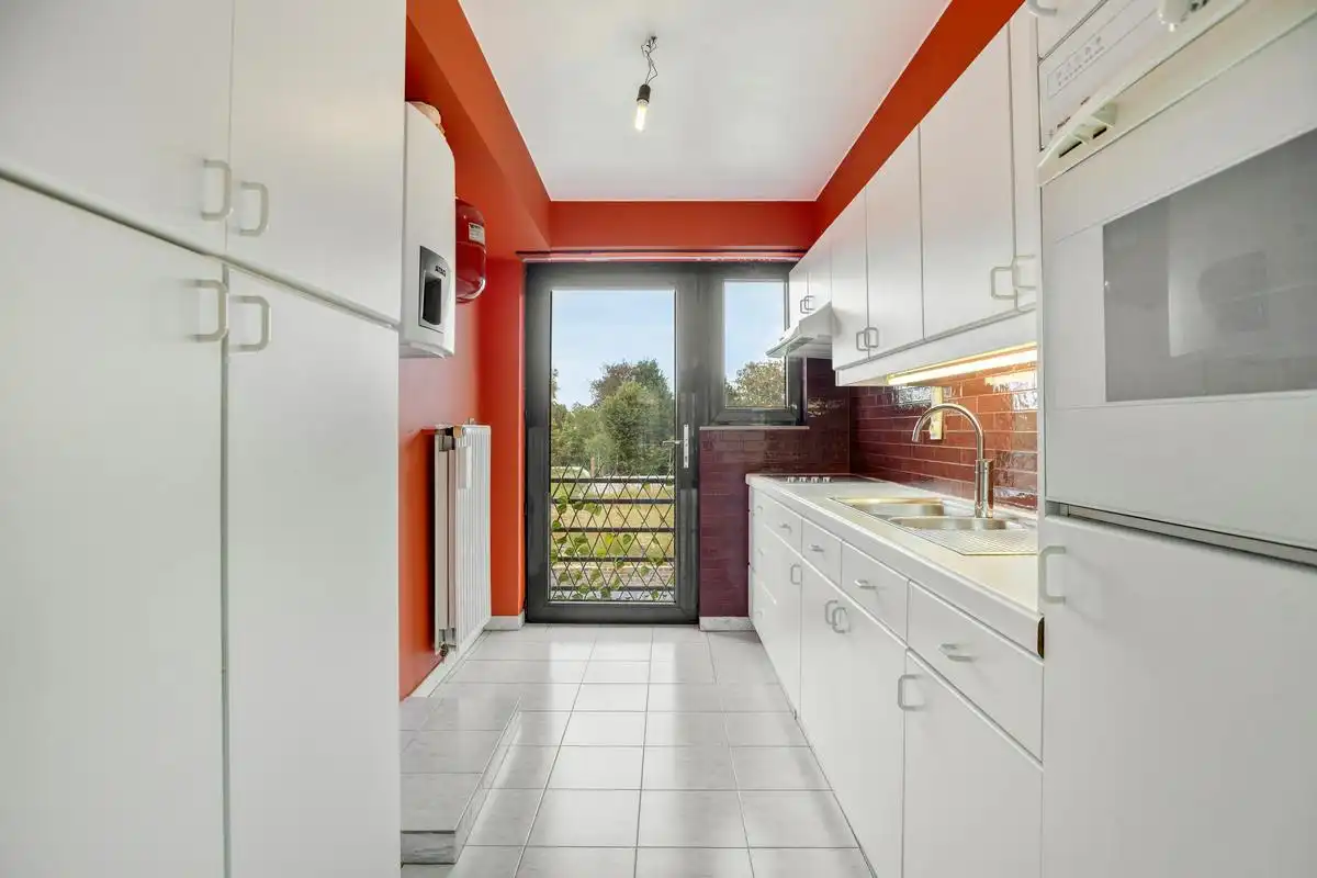 Instapklaar 2-kamerappartement in hartje Poperinge foto 9