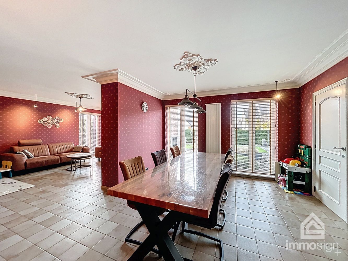 Karaktervol landhuis op 2318 m² in groene, rustige omgeving foto 2