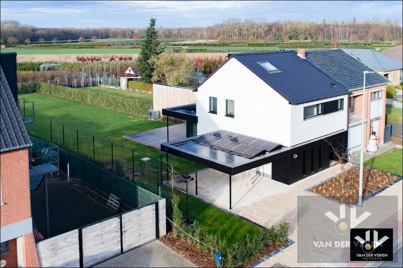 TOTAAL VERNIEUWDE WONING - ENKEL NOG AFWERKEN NAAR EIGEN SMAAK EN INZICHT foto 6