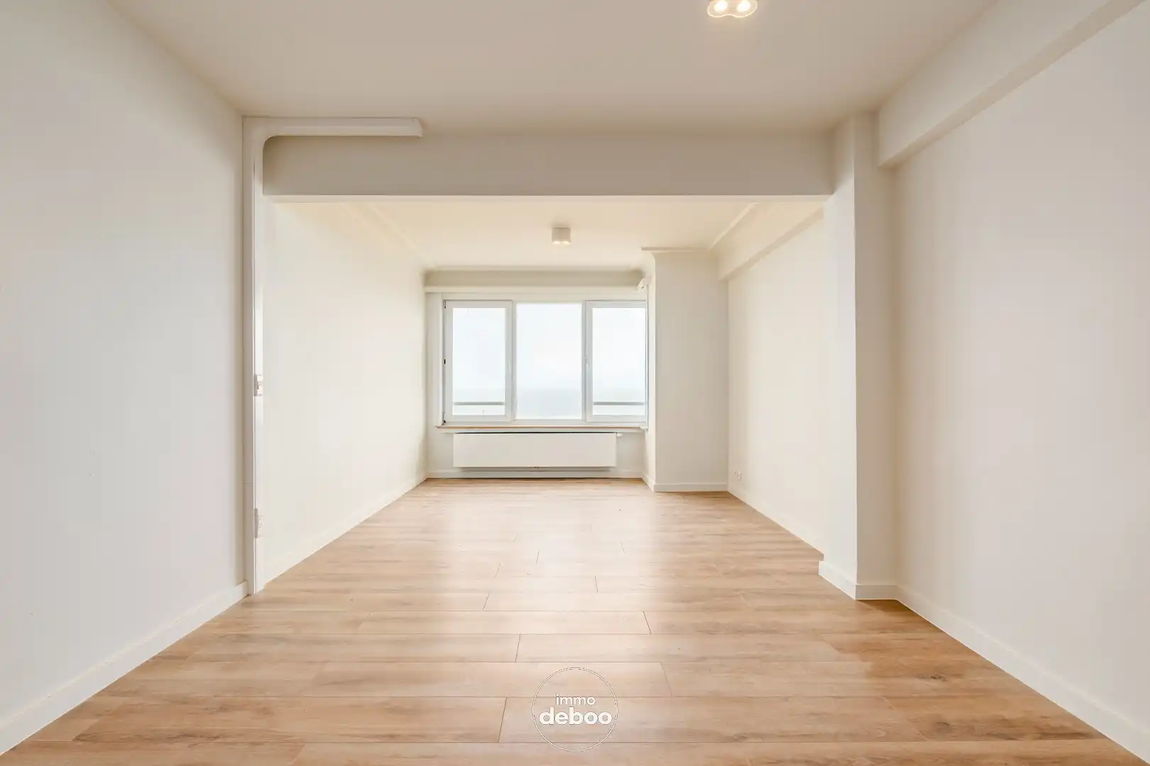 Kwalitatief gerenoveerde studio met frontaal zeezicht foto 7
