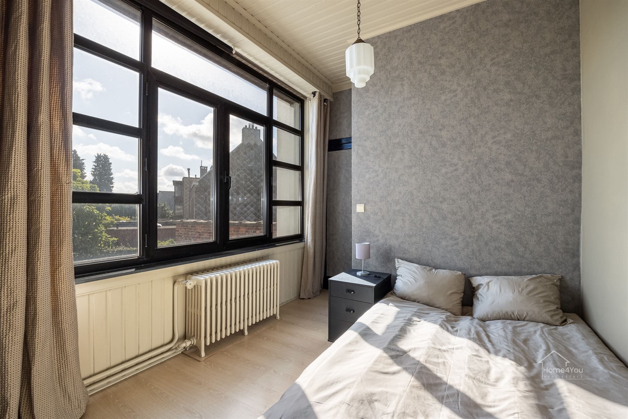 Zeer ruim herenhuis met zwembad foto 16