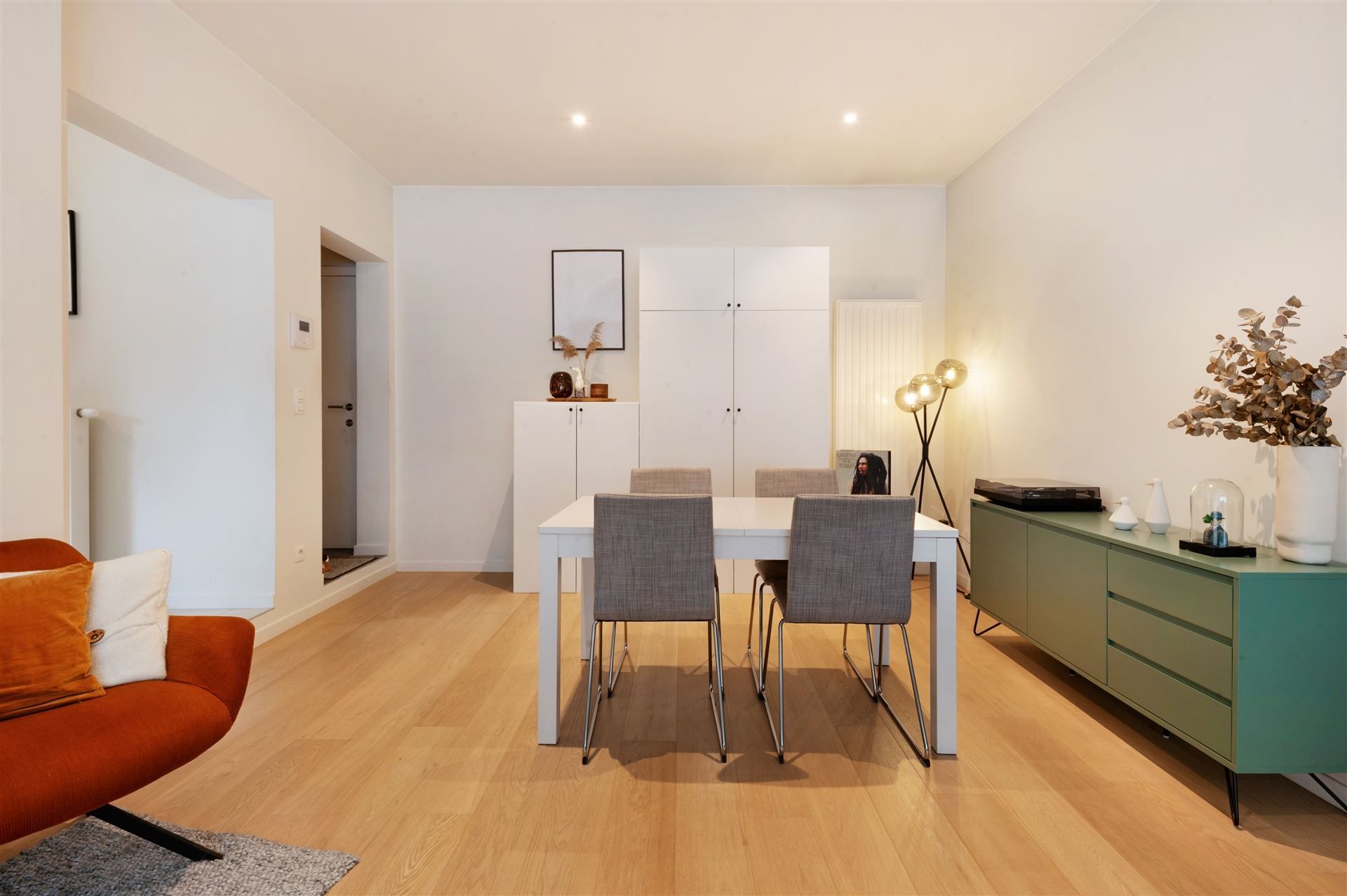 Kwalitatief gerenoveerd gelijkvloers appartement in Drongen! foto 5