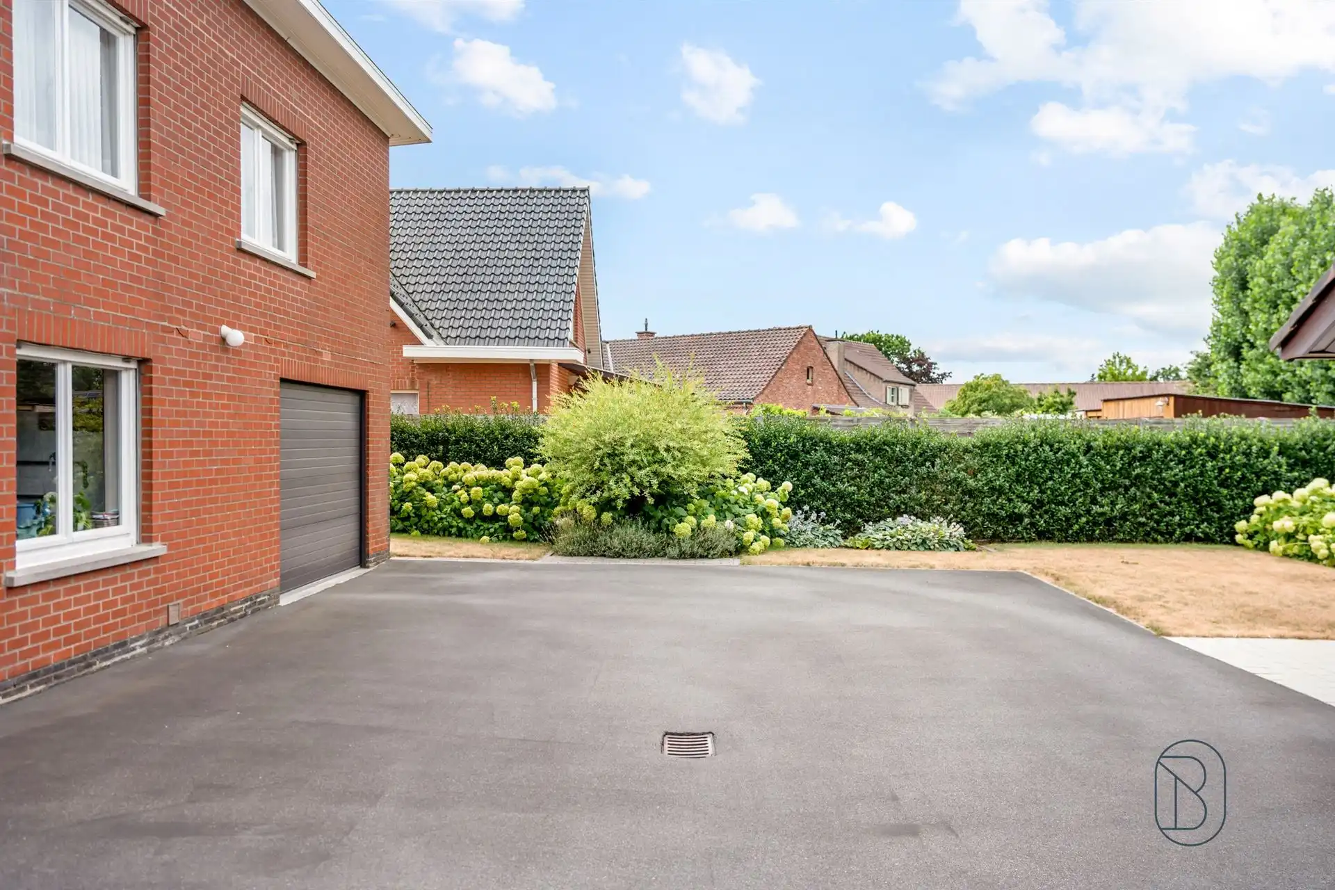 Degelijke woning (onderkelderd) + aparte garage en tuin.  foto 7