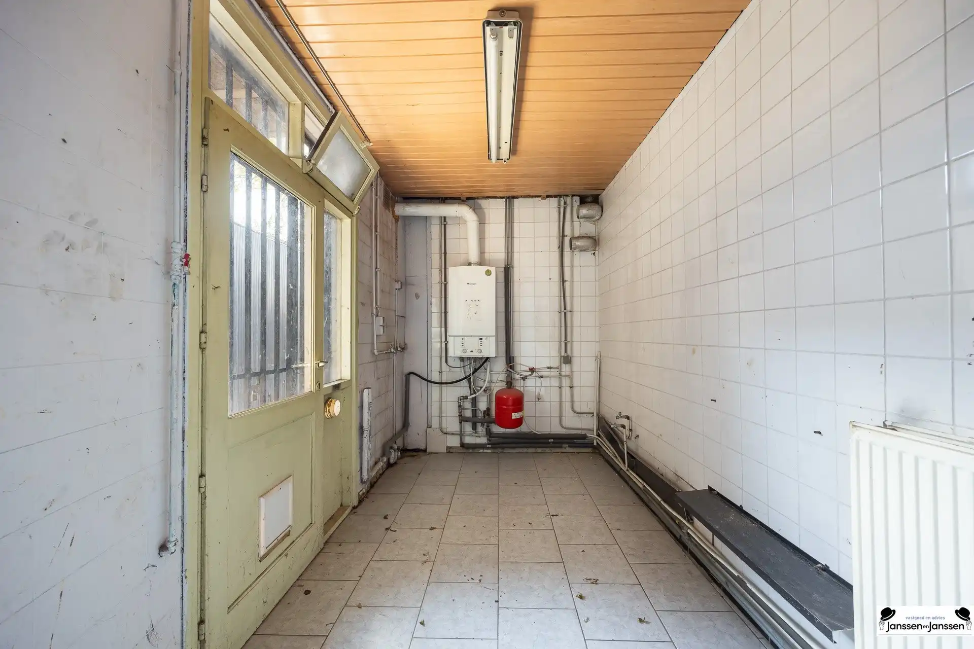 Te koop: Opbrengsteigendom op centrale locatie in Merksem! foto 6