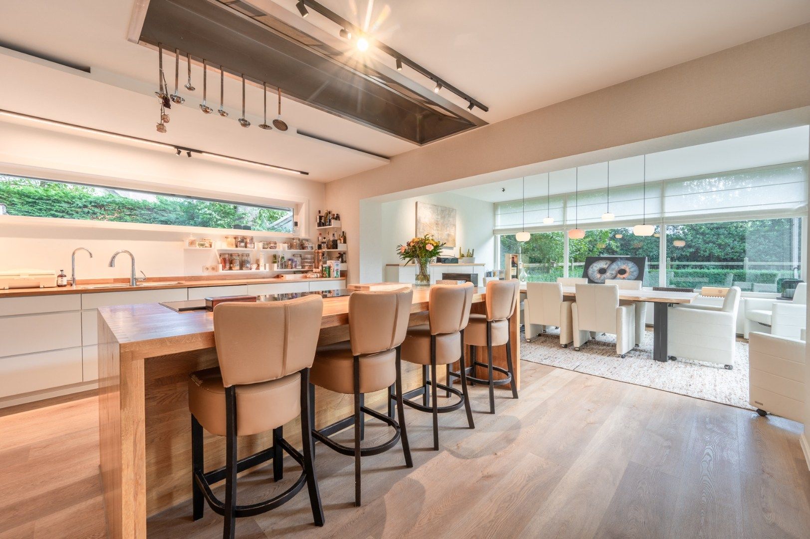 Exclusieve villa verscholen in een rustige laan in hartje Zoute foto 7