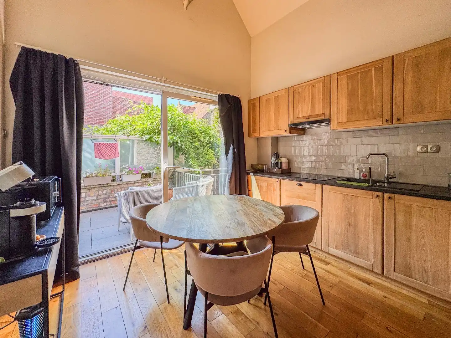 Gezellige rijwoning met 2 slaapkamers, mezzanine en terras. foto 3