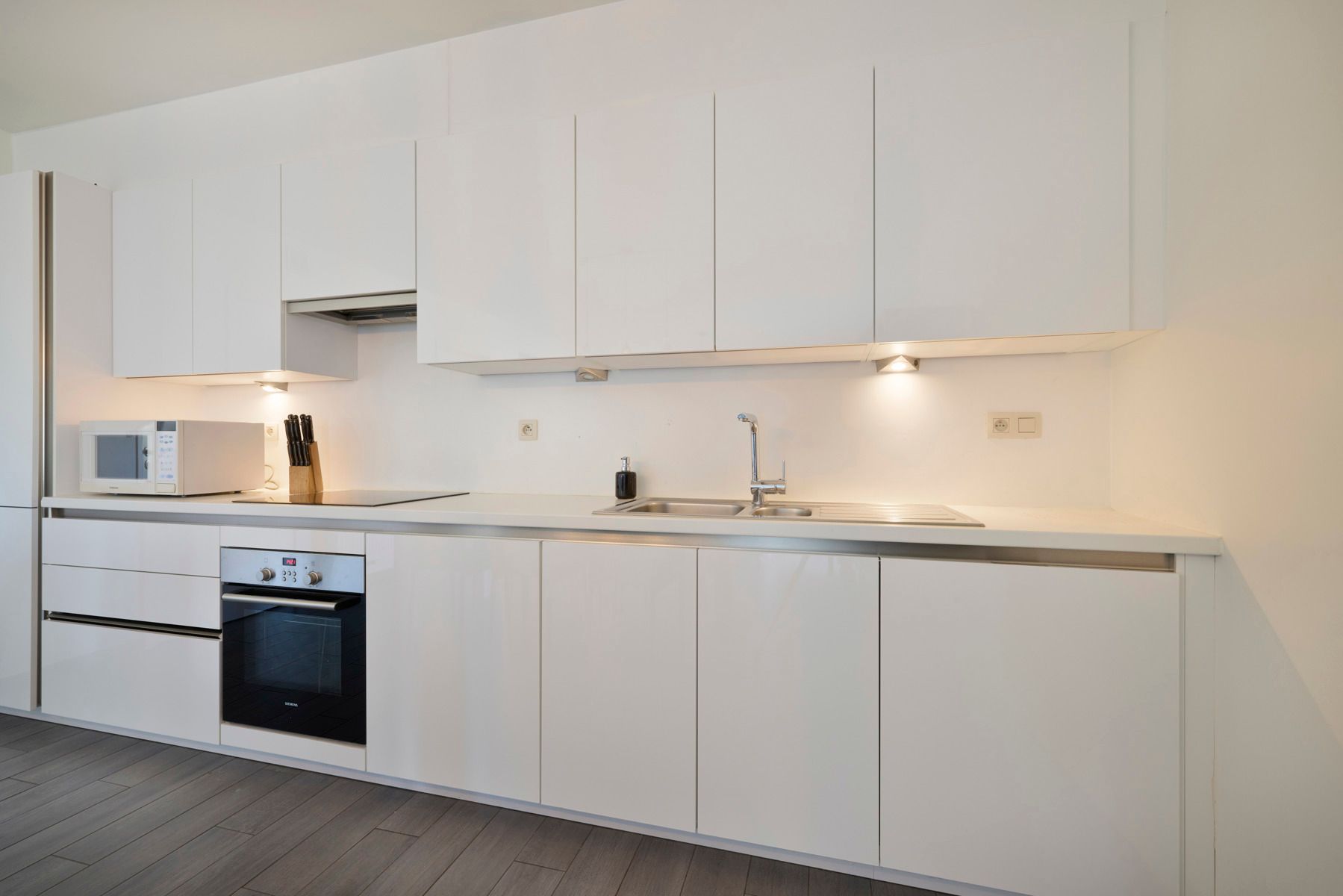 Klassevol 2 slaapkamerappartement met garage foto 5