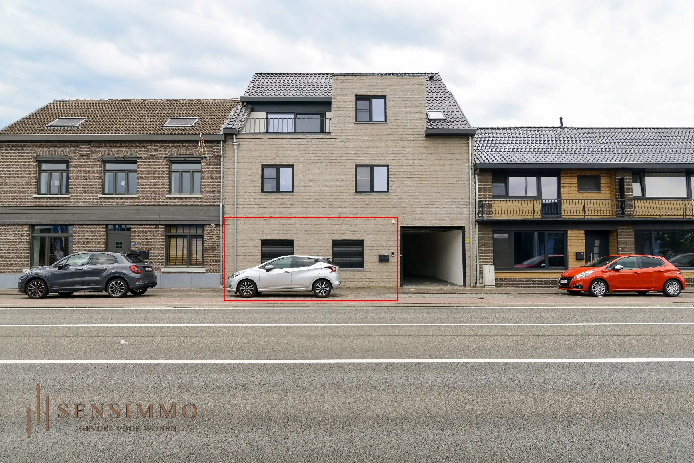 Kwalitatief gerenoveerde residentie met 2 appartementen en privatieve parkeerplaats foto 2