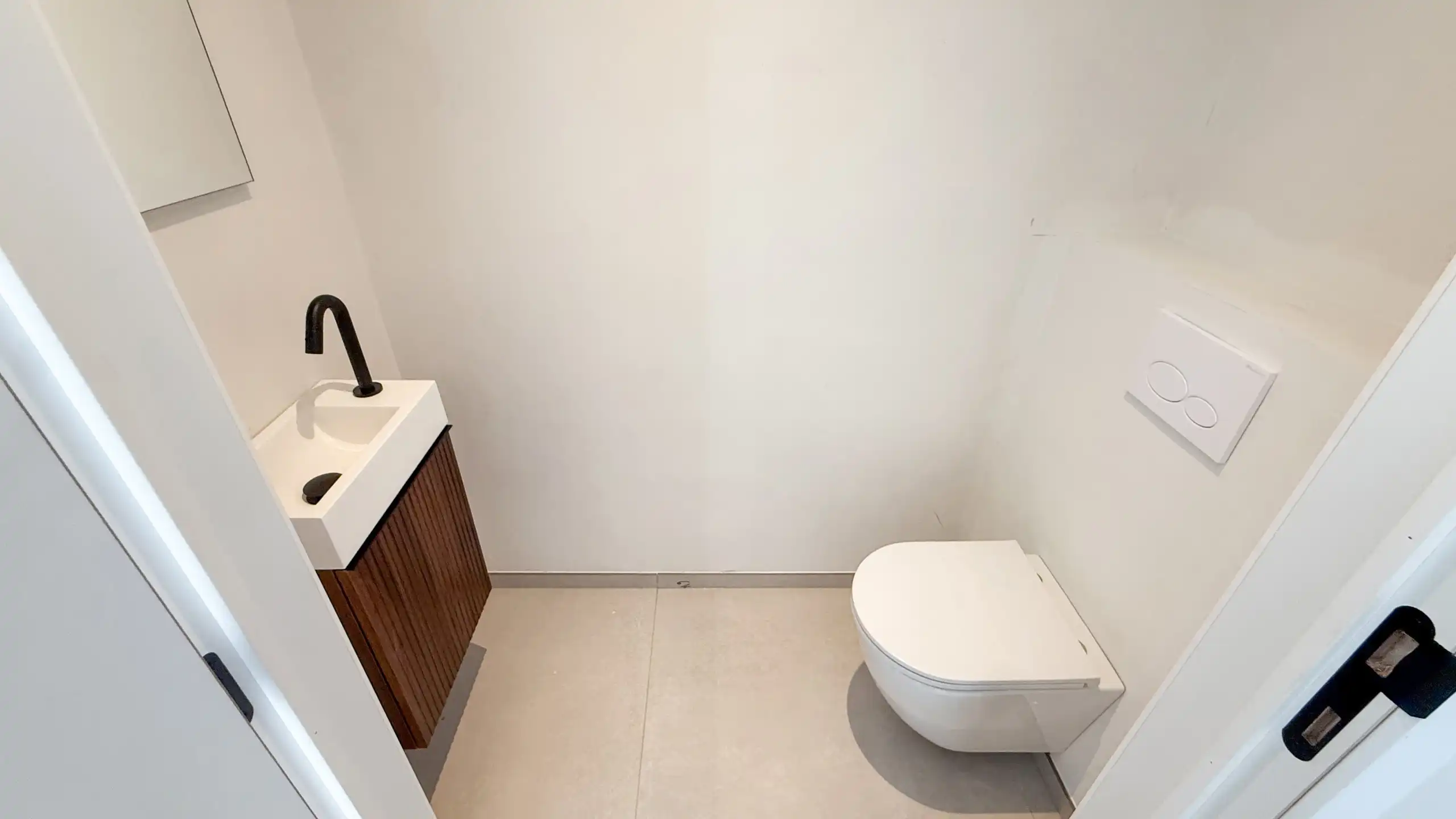 Kwalitatief afgewerkte nieuwbouwwoning op centrale ligging! foto 19