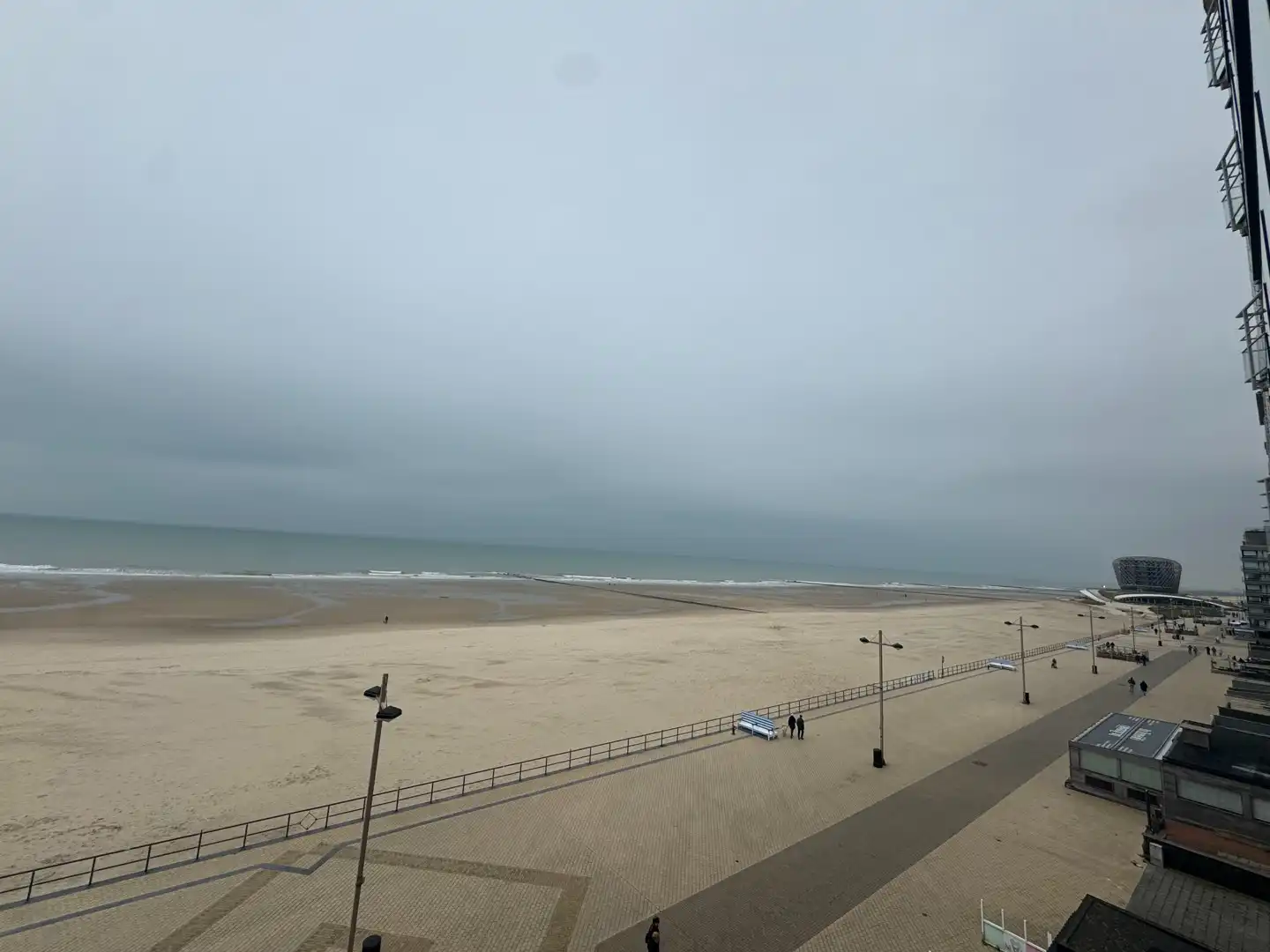 Prachtig 2-slaapkamerappartement op de Zeedijk met frontaal zeezicht en zongericht terras! foto {{pictureIndex}}