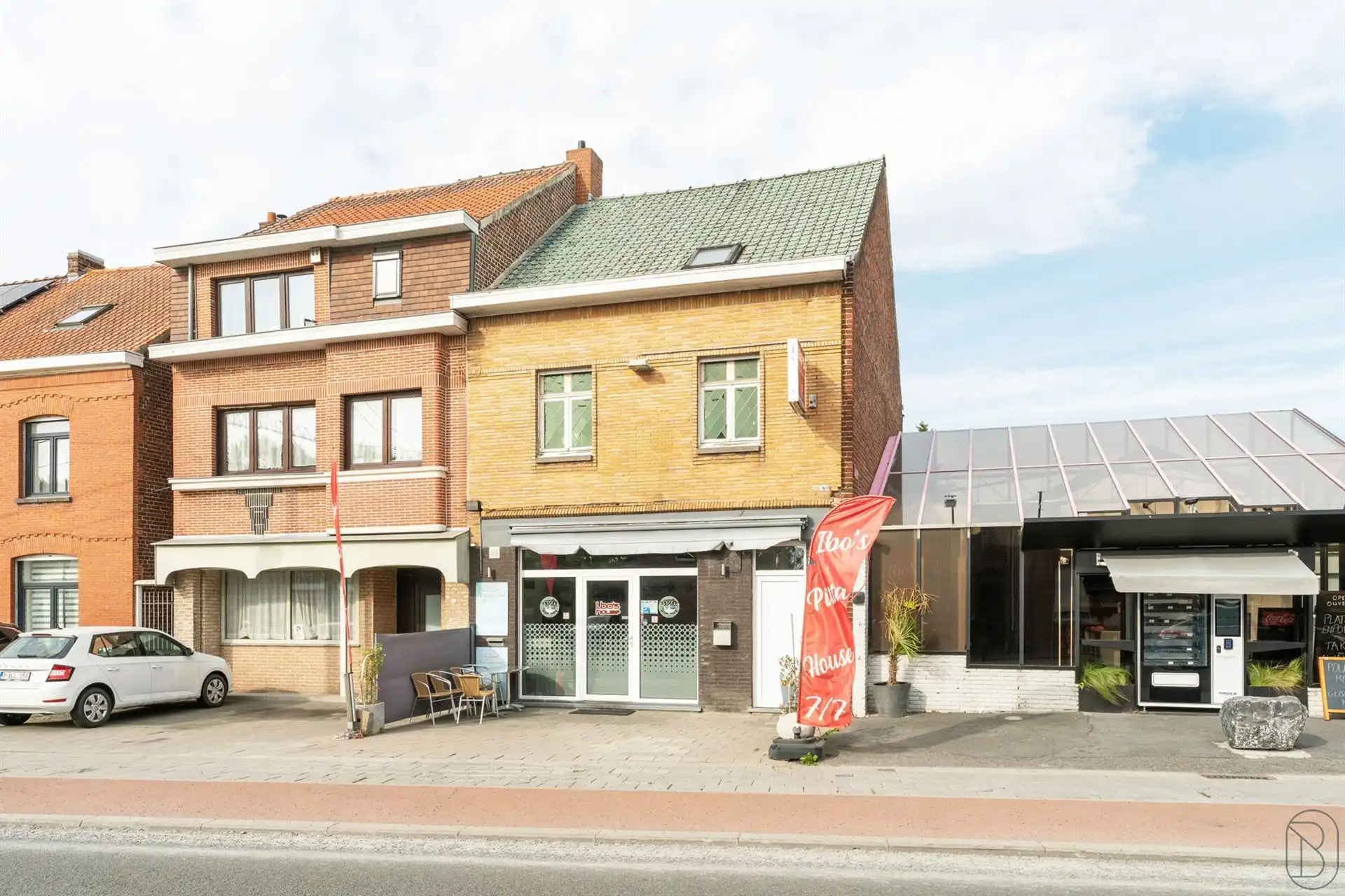 Ruime woning met tuin en handelsgelijkvloers foto 20