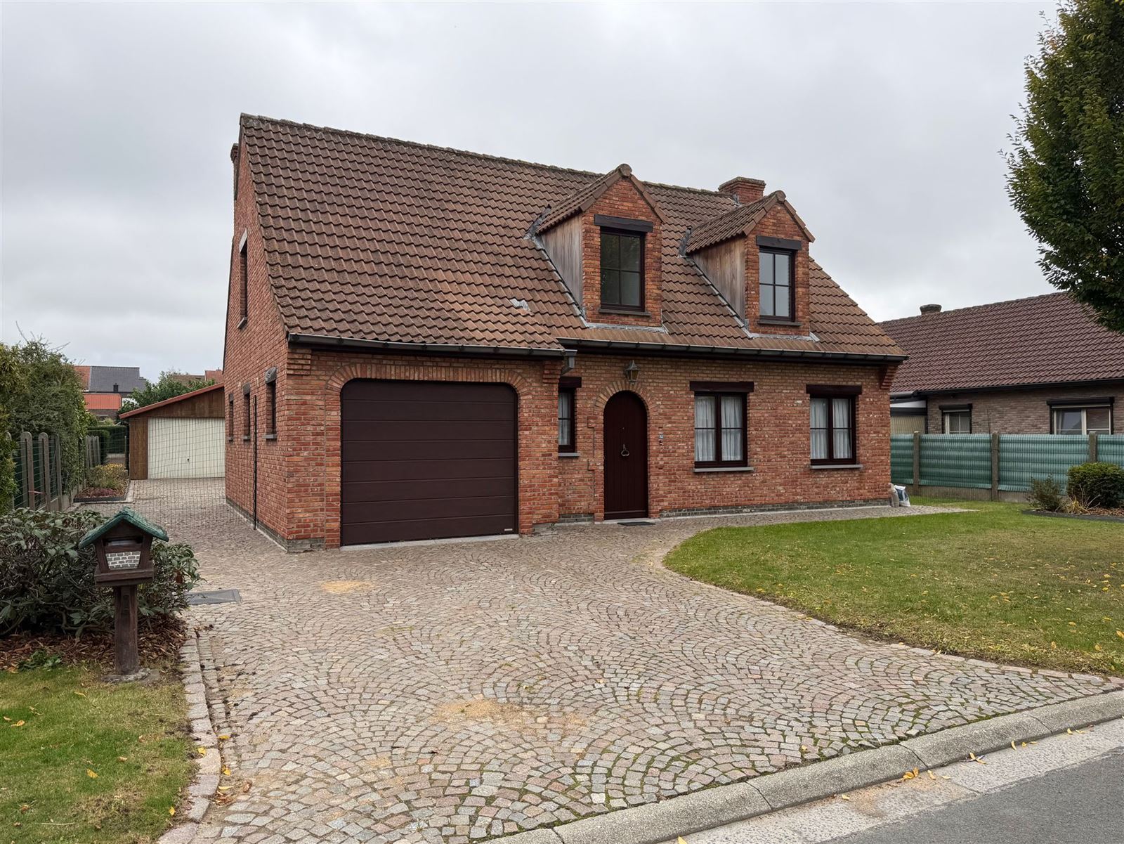 Woning te huur met 3 slaapkamers in rustige wijk foto {{pictureIndex}}