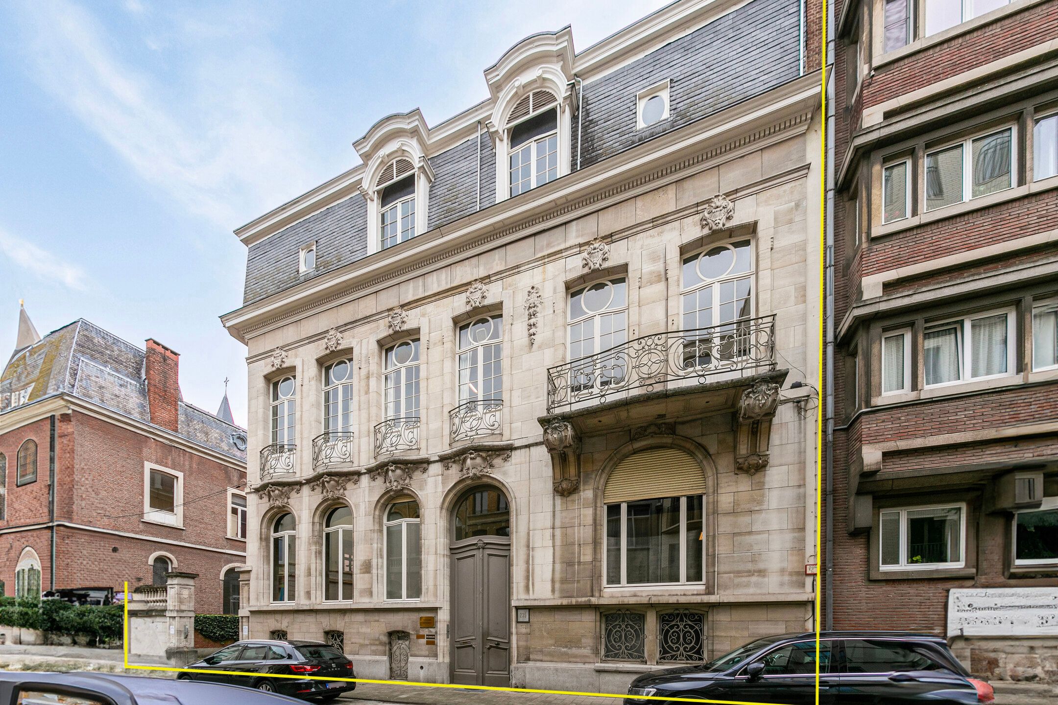 Hoofdfoto van de publicatie: ANTWERPEN - Majestueus gebouw met parking