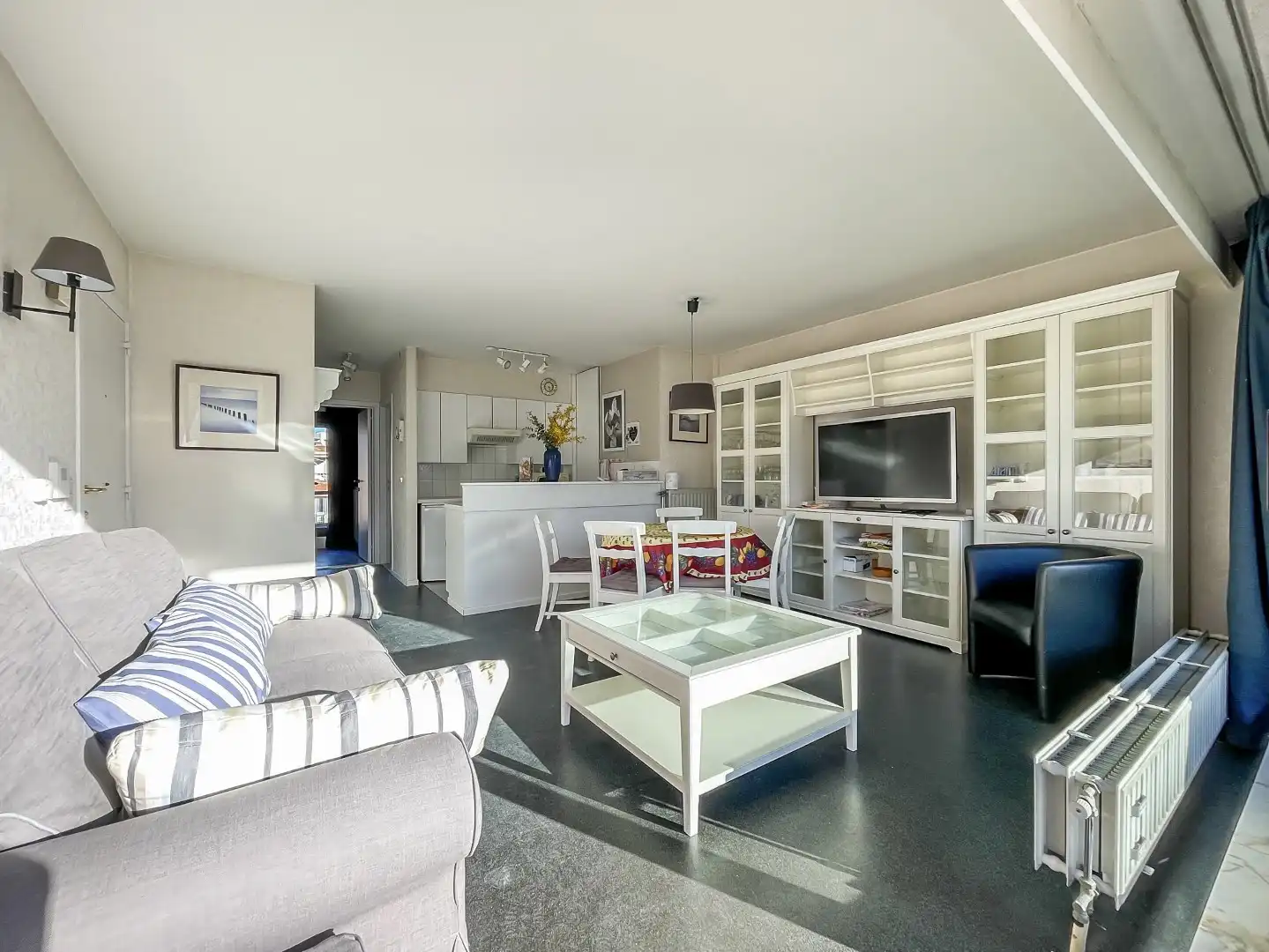 Zeer zonnige penthouse met 2 slaapkamers gelegen vlakbij het Van Bunnenplein en de Zeedijk. foto 5