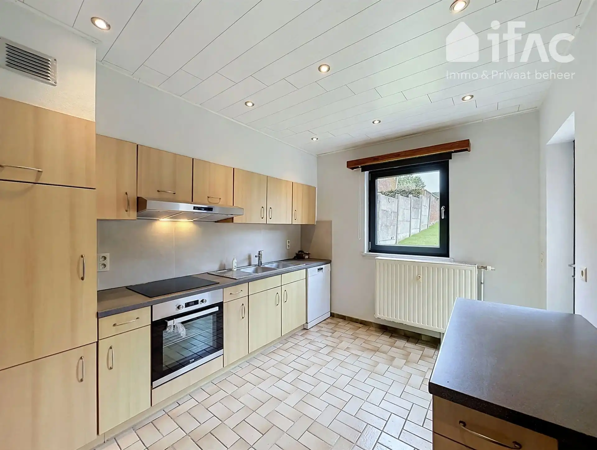 Fijn gelegen 2 slaapkamer appartement met tuin foto 9