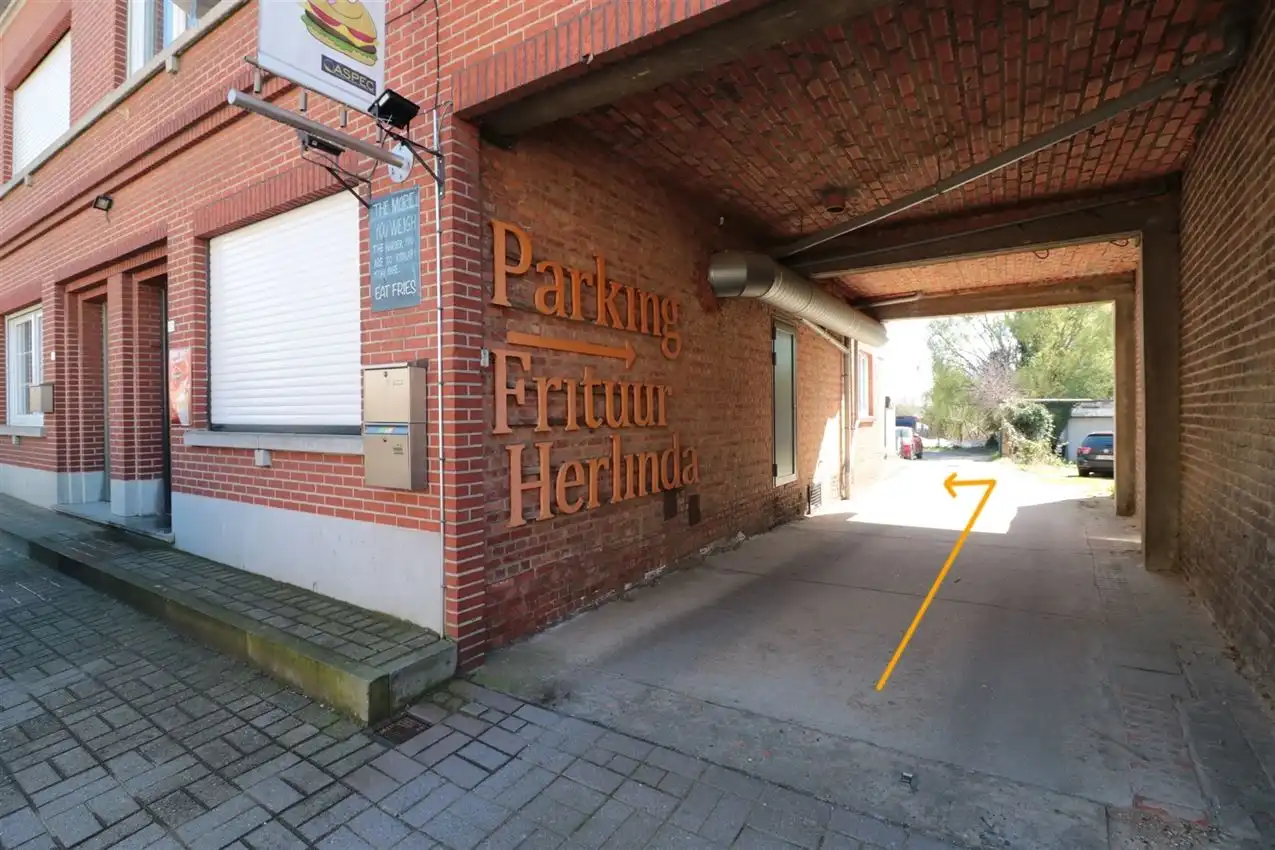 Handelswoonst met volledig uitgeruste frituur en appartement foto 3