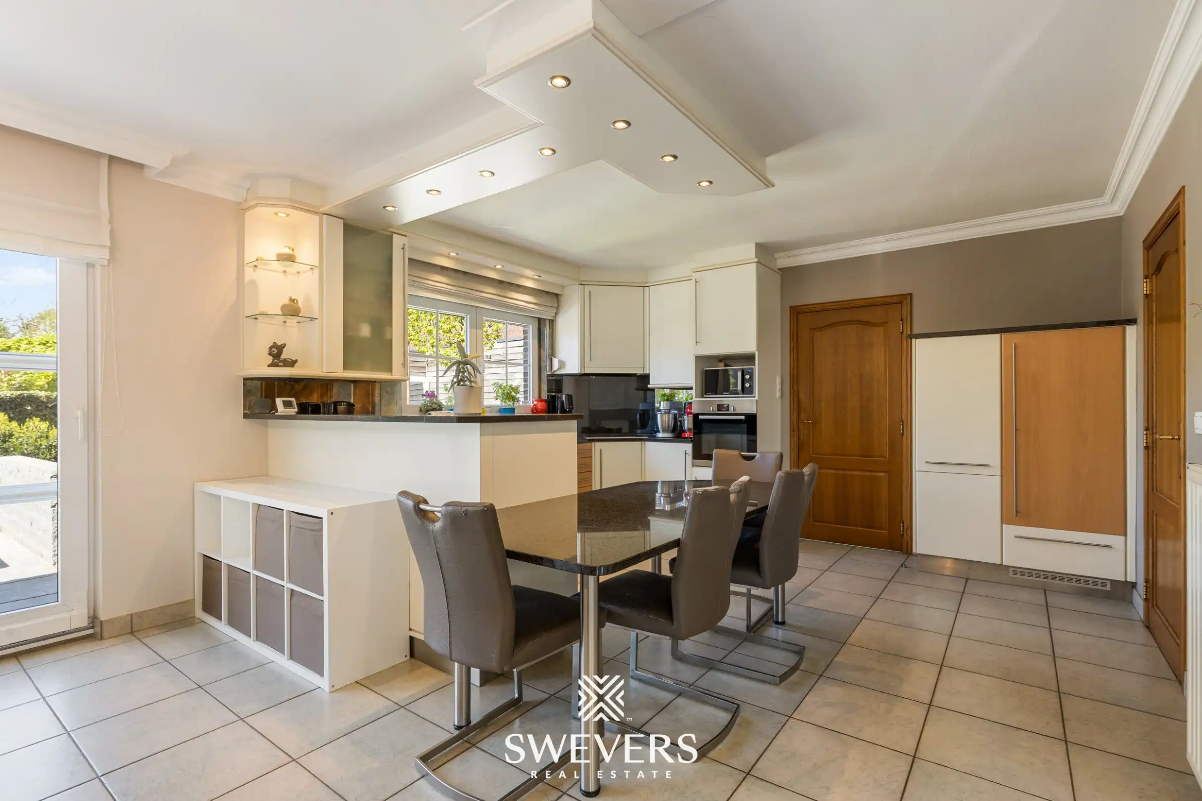 Instapklare woning met prachtig aangelegde tuin en bijgebouw in Helchteren foto 9