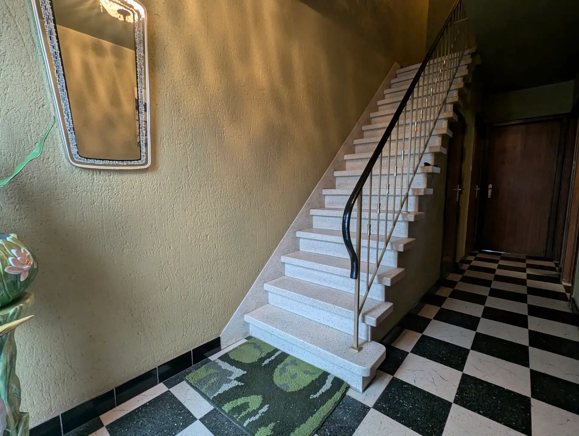 Ruime woning met zongerichte tuin te koop. Centrum De Panne aan zee. foto 10