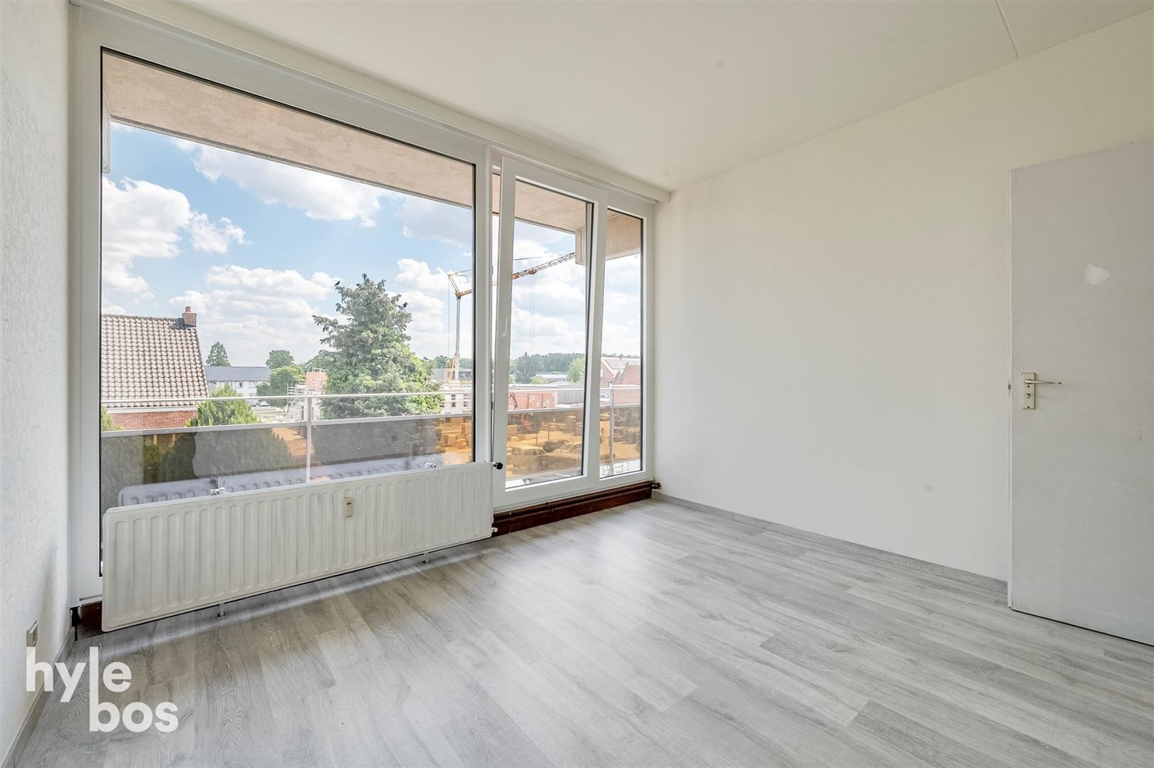 Instapklaar 2 slaapkamer appartement gelegen op de Markt van Moerbeke foto 19