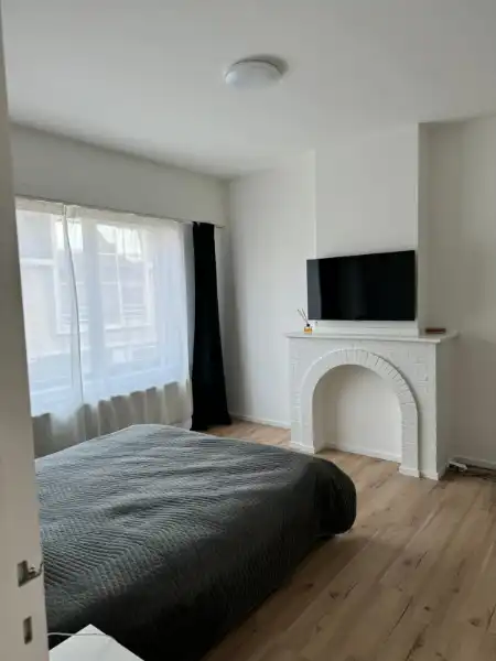 Ruime gerenoveerde woning in hartje Essen foto 19