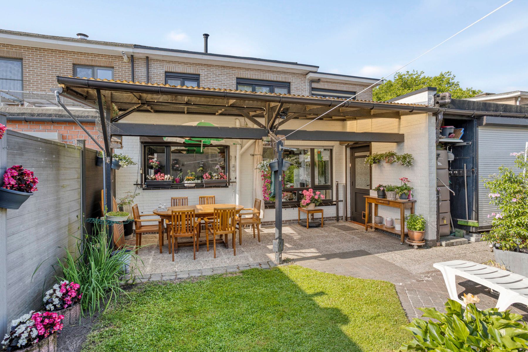 Instapklare halfopen woning op toplocatie in Sint-Niklaas foto 17