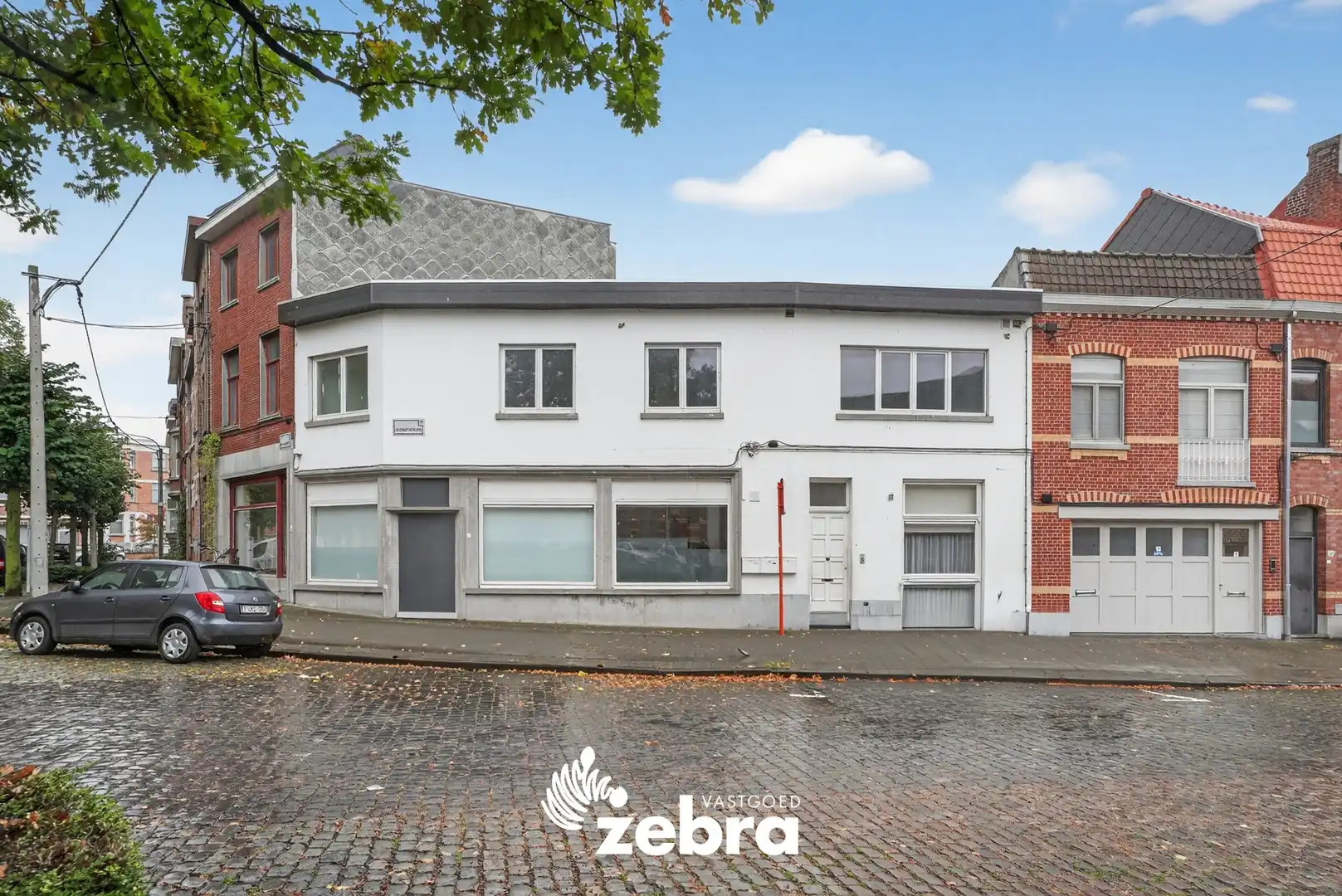 Opbrengsteigendom met 3 woonunits in centrum Kortrijk! foto {{pictureIndex}}