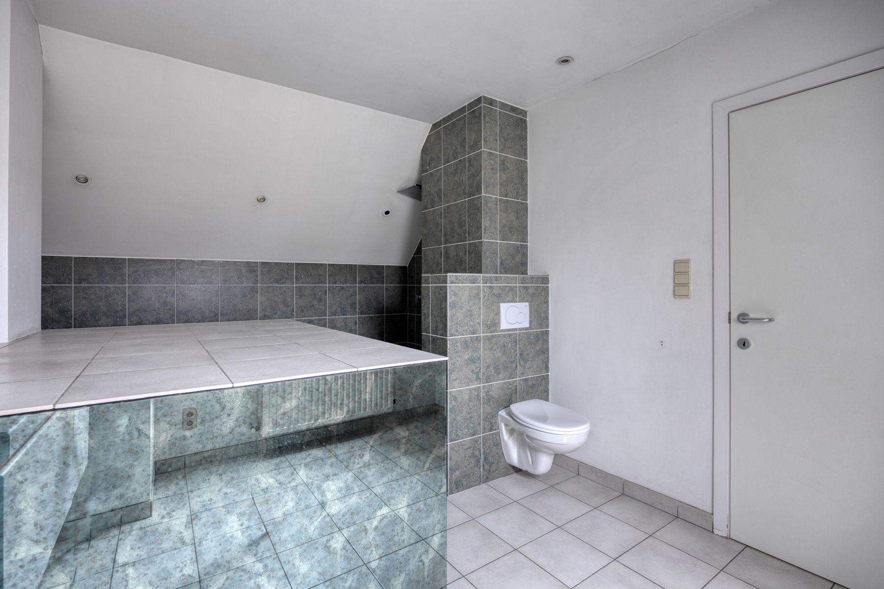 RUIM, INSTAPKLAAR DUPLEXAPPARTEMENT (MOGELIJKE OPBRENGSTEIGENDOM) MET 2 SLAAPKAMERS, TERRAS, KELDERBERGING EN AUTOSTAANPLAATS IN HET CENTRUM VAN ZUTENDAAL ! foto 14