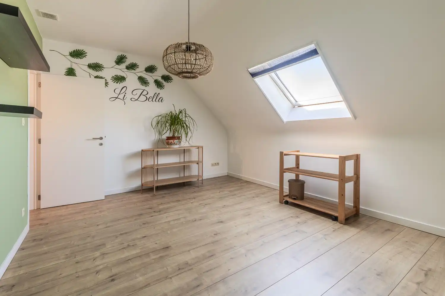Energiezuinig duplex-appartement met twee slaapkamers, terras en autostaanplaats nabij Maastricht foto 17