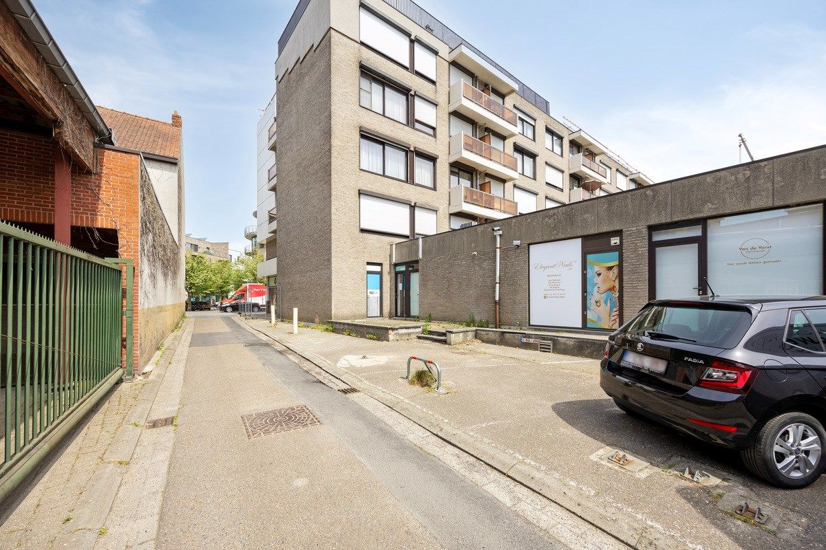Gunstig gelegen handelsruimte van 56 m² in gallerij "Laarcenter". foto 3