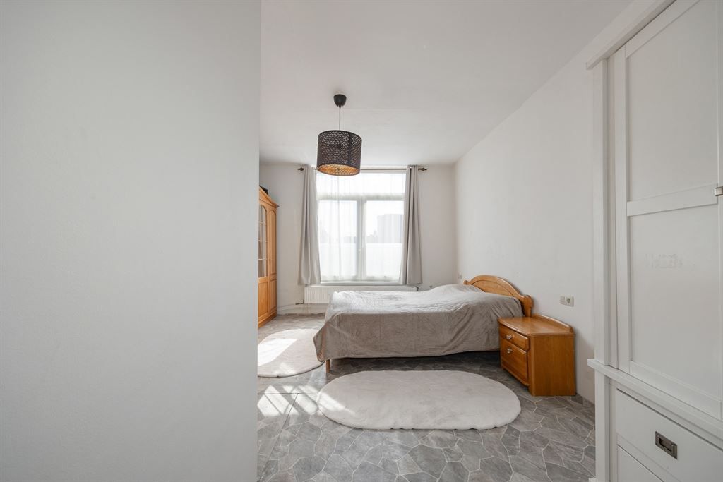 Ruime woning met 4 slaapkamers en stadskoer foto 21