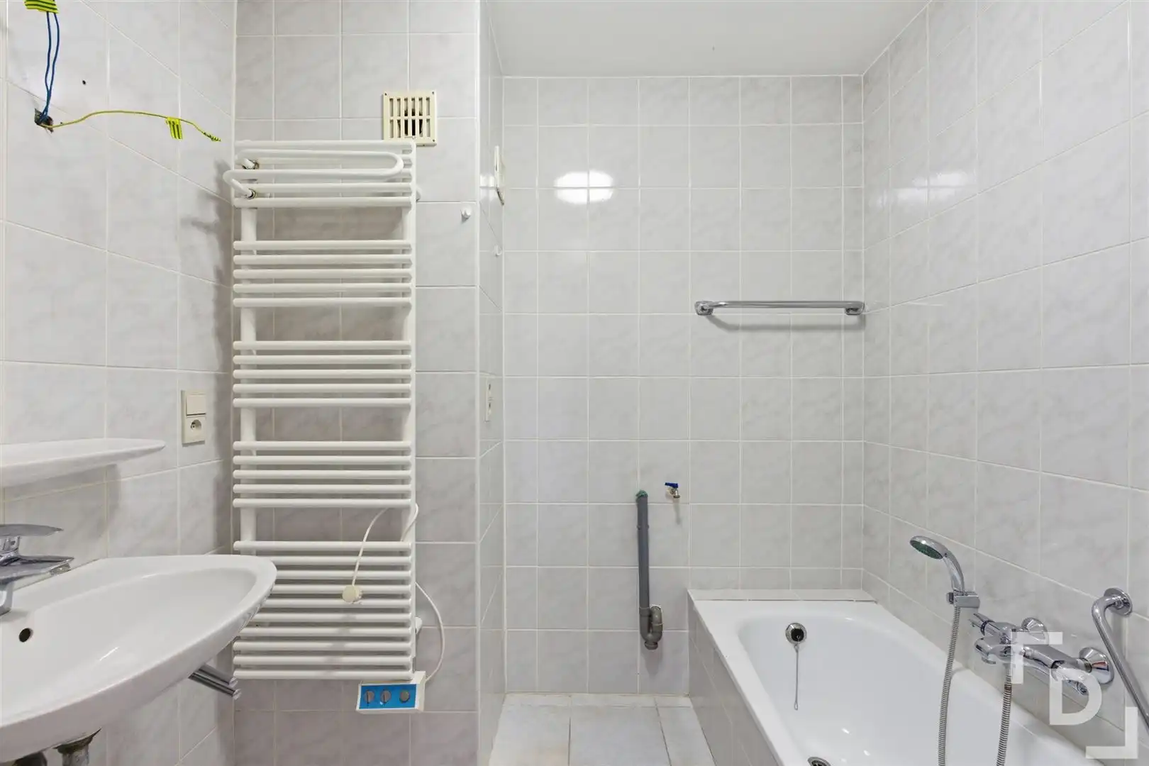 Ruim appartement met 3 slaapkamers en garage te koop in de groene omgeving van Ieper. foto 11