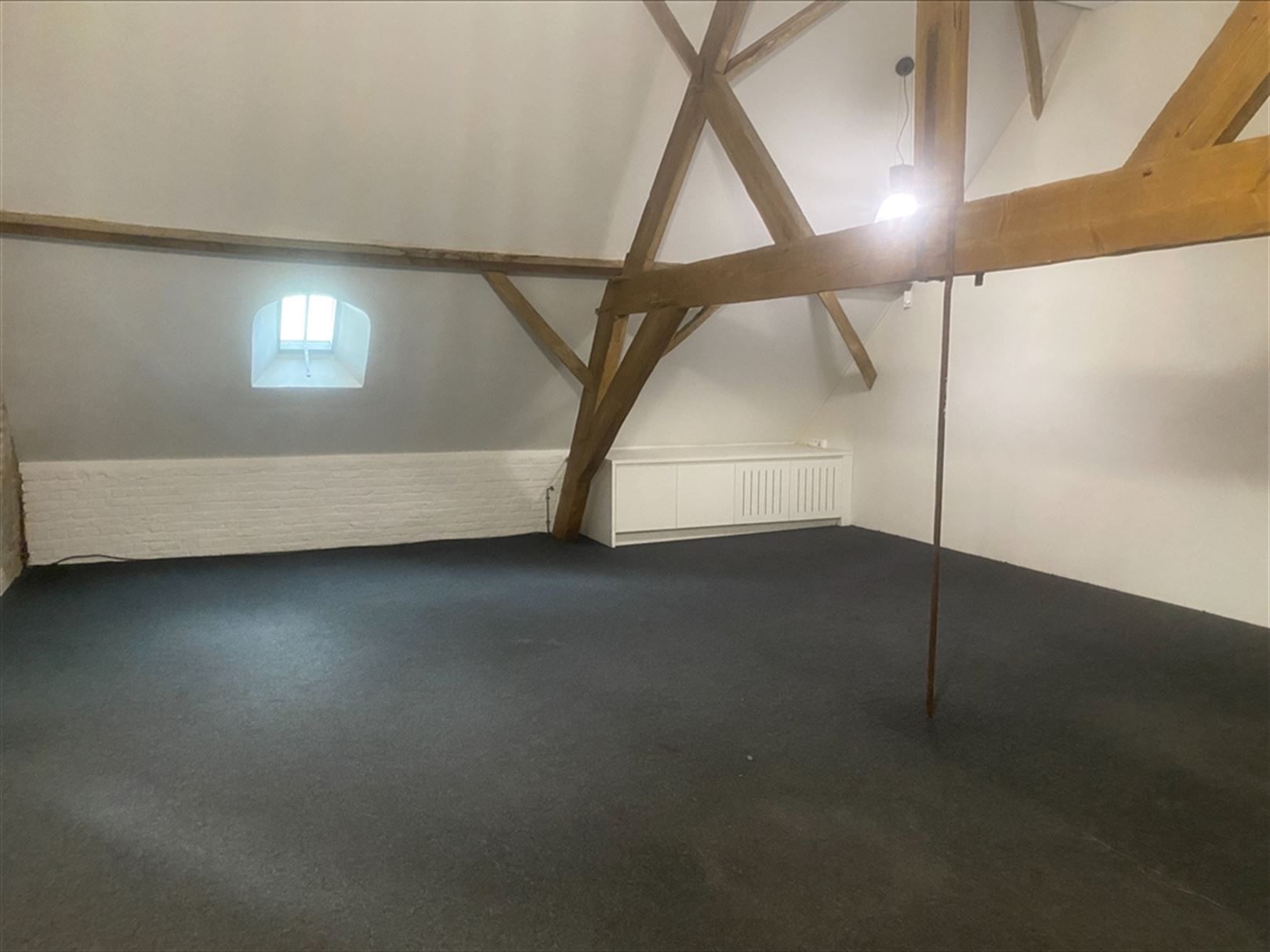 Karaktervolle kantoren in gerenoveerde hoeve vlakbij R4 foto 3