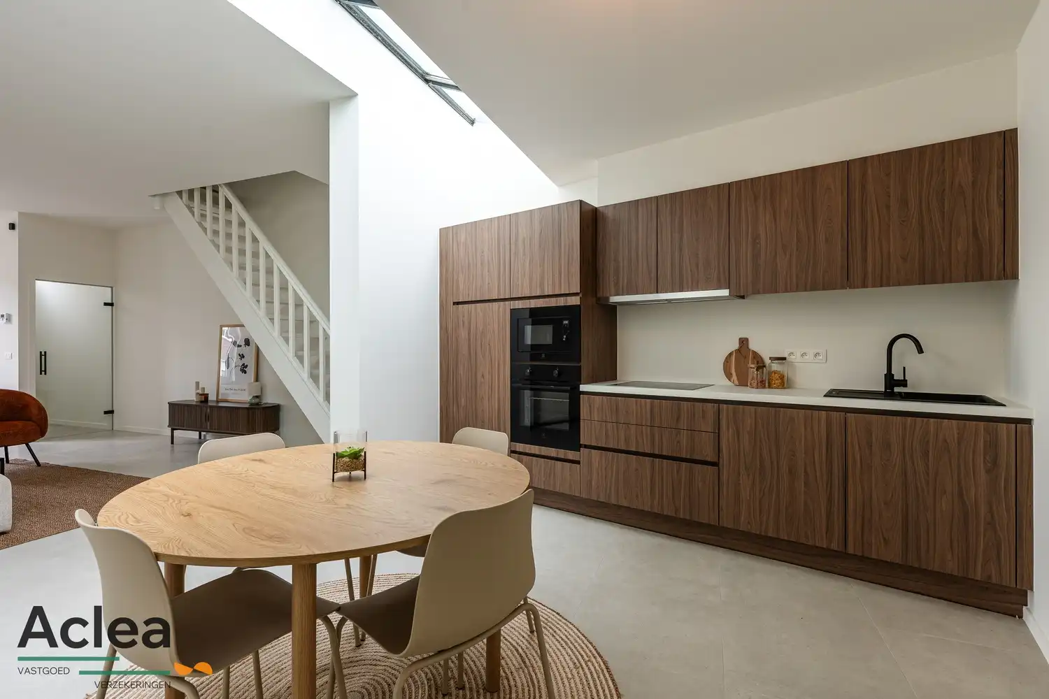 Stijlvol gerenoveerde woning met tuin en parkeerplaats foto 9