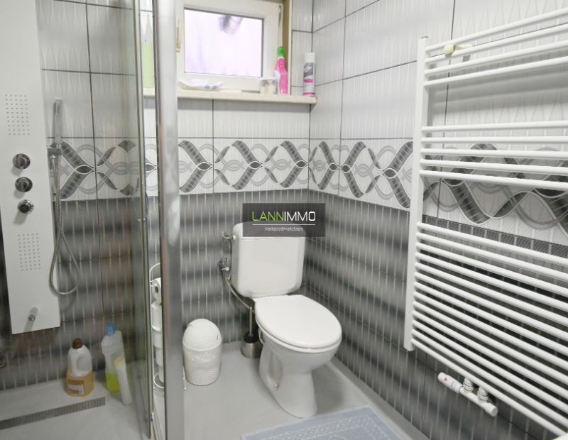 Centraal doch rustig gelegen, energiezuinige woning met maar liefst 4 slaapkamers! foto 24