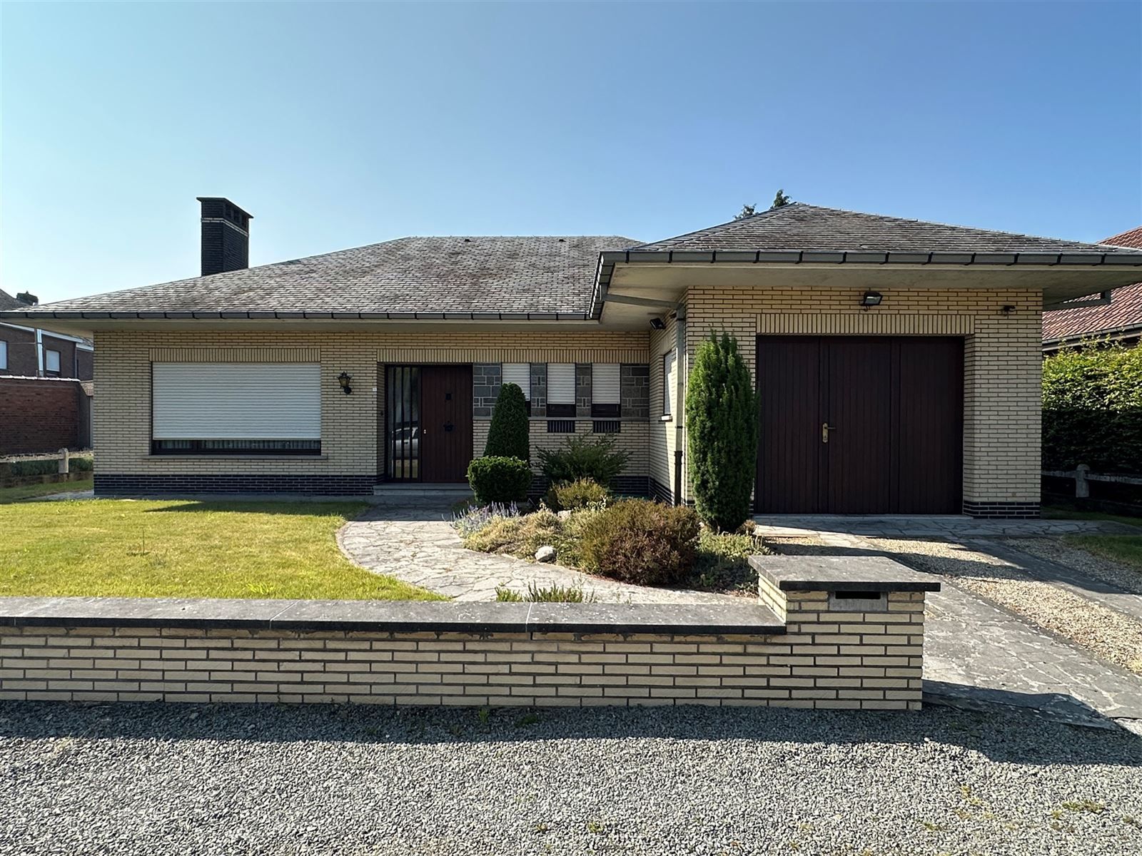 Solide woning in doodlopende straat nabij centrum Zottegem! foto {{pictureIndex}}