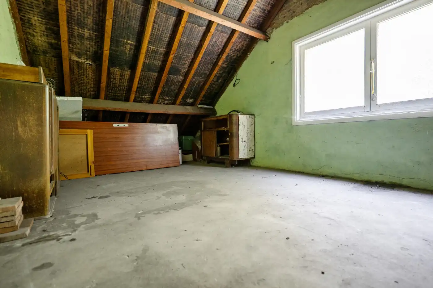 Vrijstaande, te renoveren woning met 3 slpk., garage en tuin foto 27