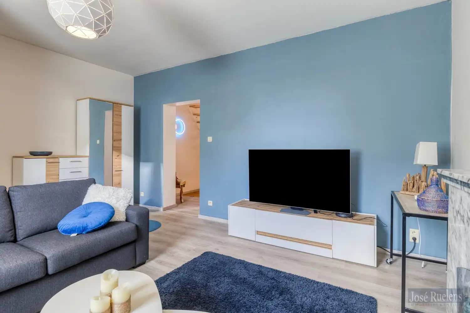 Goede gelegen gezinswoning met zij-ingang en grote tuin. foto 6