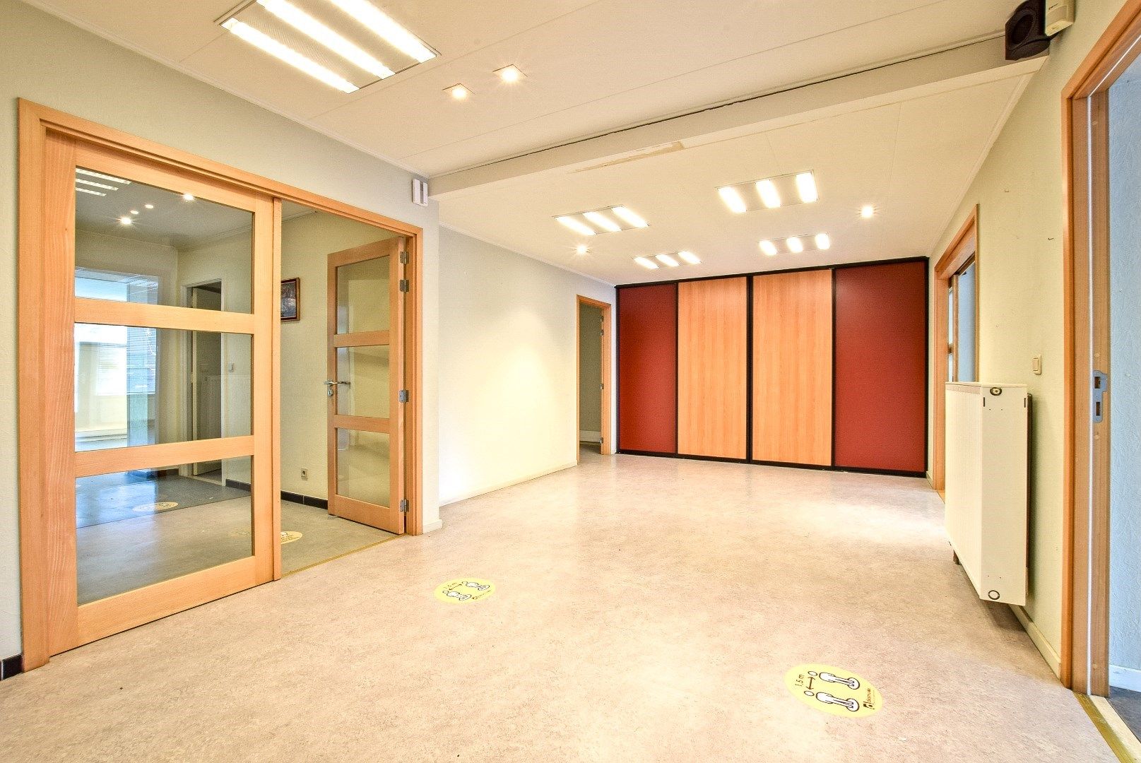 Centraal gelegen handelsruimte (148 m²) in centrum Diksmuide! foto 5