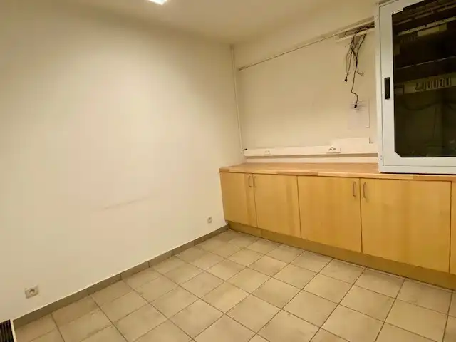 Gelijkvloerse handelsruimte van 110 vkm op een boogscheut van de Markt van Deinze foto 6