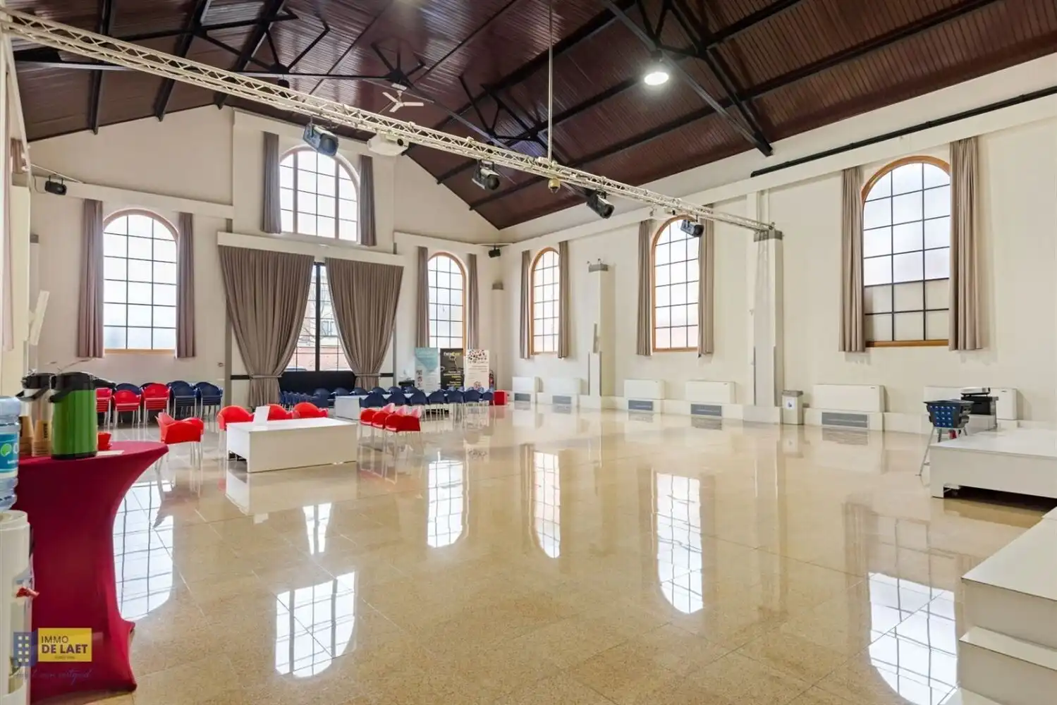 UNIEK GEBOUW - LUCHTSCHIPBOUW foto 6