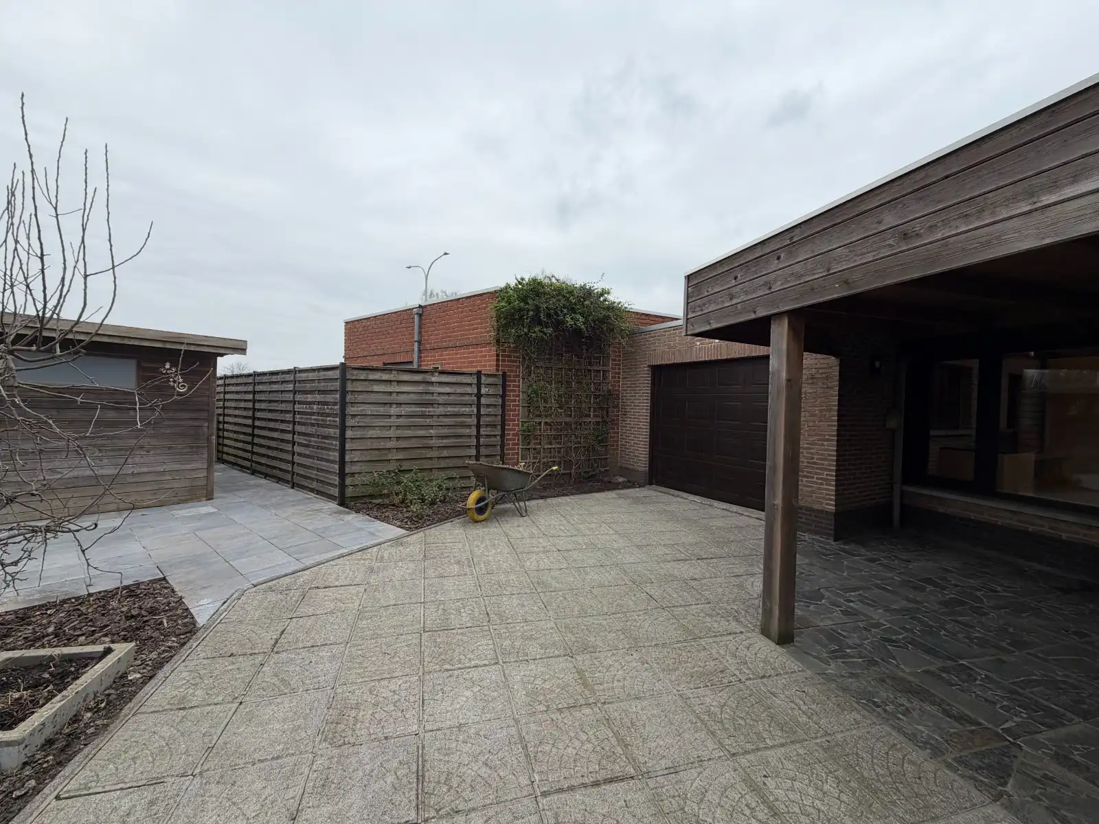 Ruime halfopen woning met 3 slaapkamers, garage en zonnige tuin in het centrum van Deinze foto 18