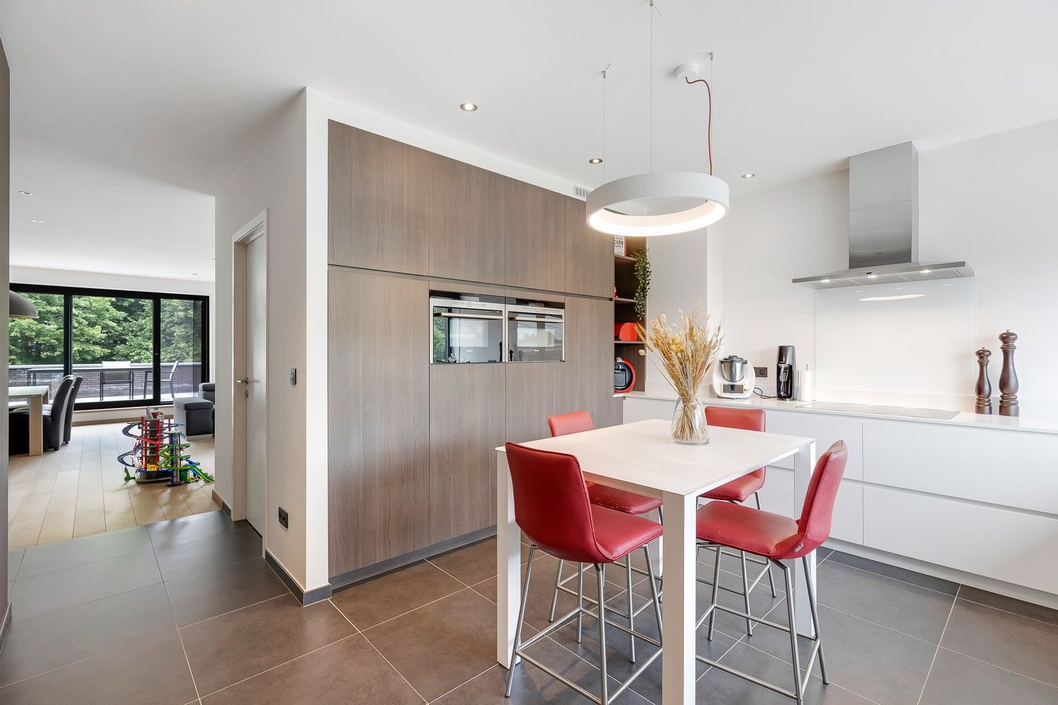 Ruim duplex appartement met 2 garages foto 6