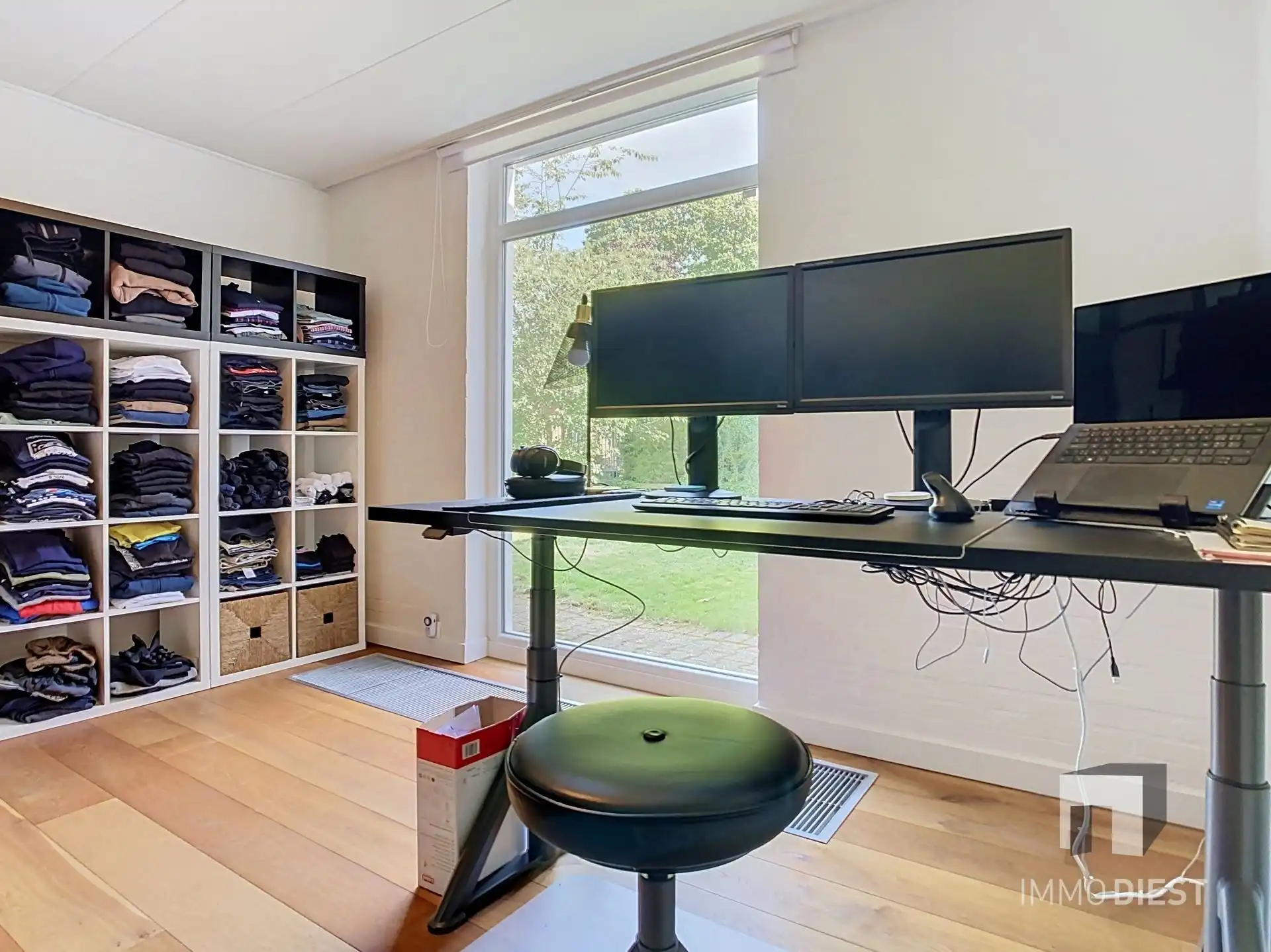 Comfortabel gelijkvloers met tuinhuis foto 18