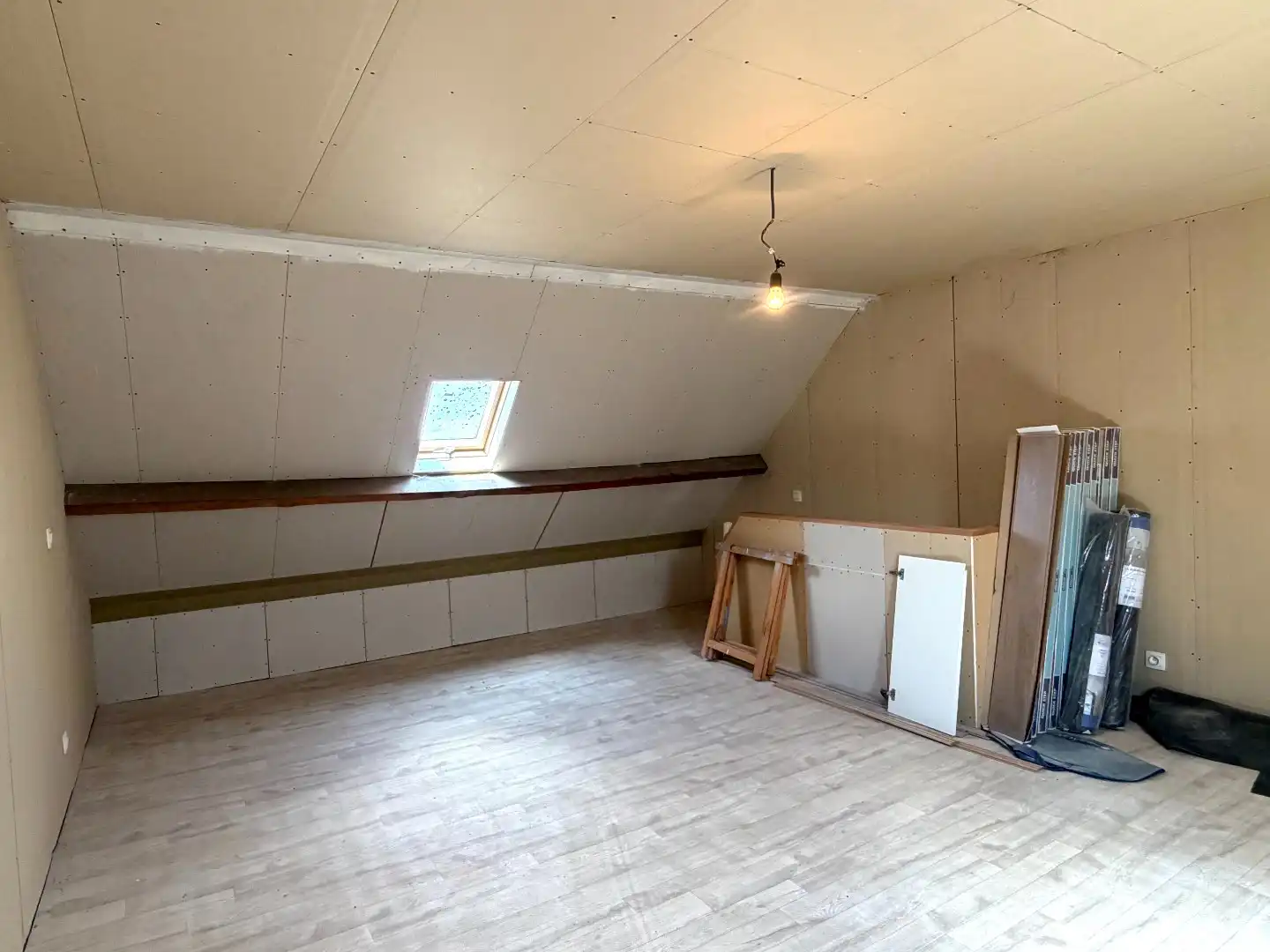 Gerenoveerde rijwoning met 2 slaapkamers! foto 20