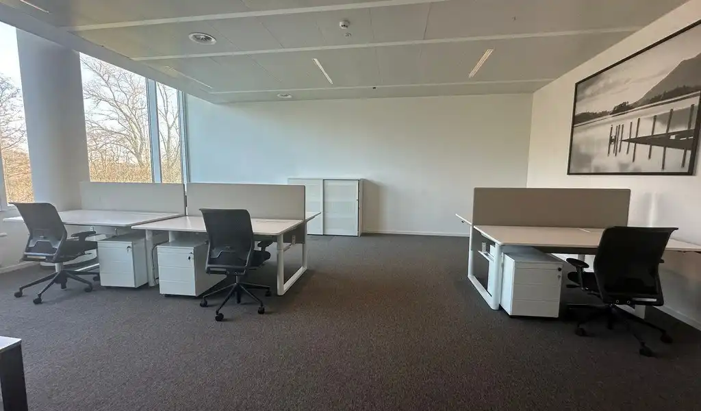 Gemeubeld kantoor met dienstverlening in AA-Tower in Gent foto 12