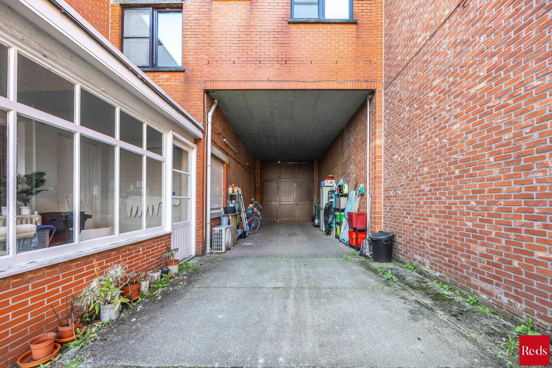 Handelshuis met magazijn op centrale ligging foto 3