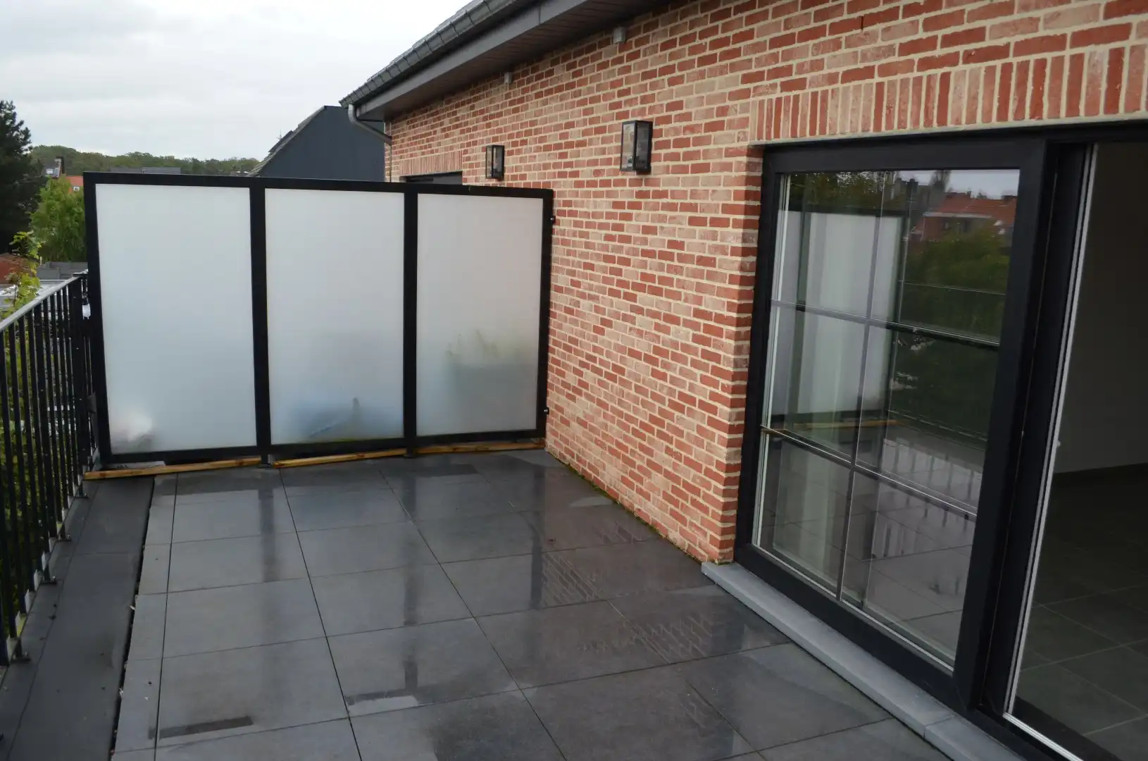 Recent duplex-appartement met twee slaapkamers, groot terras en autostaanplaats in het centrum. foto 12